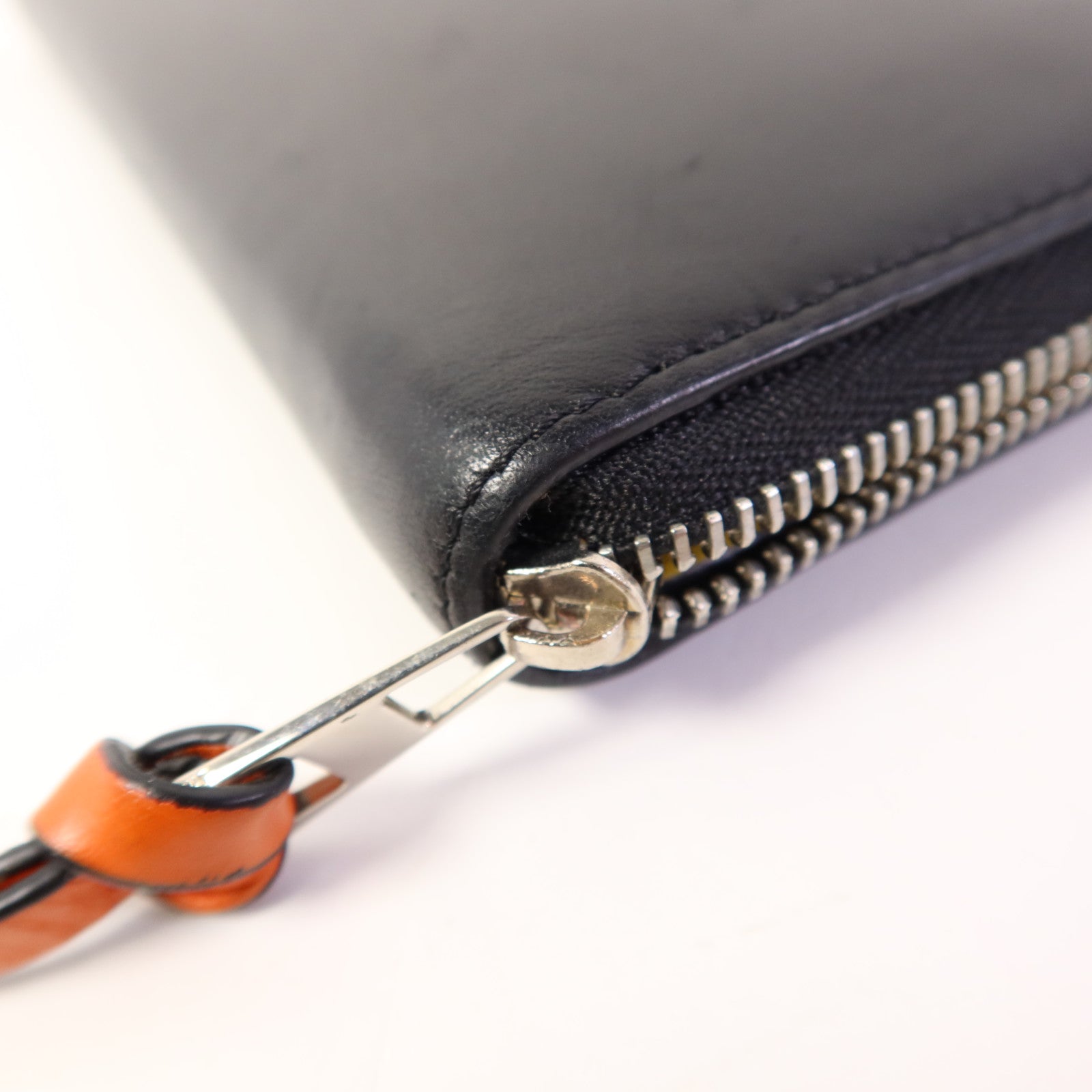 LOEWE 牛皮皮革Long Round Wallet銀扣長錢包