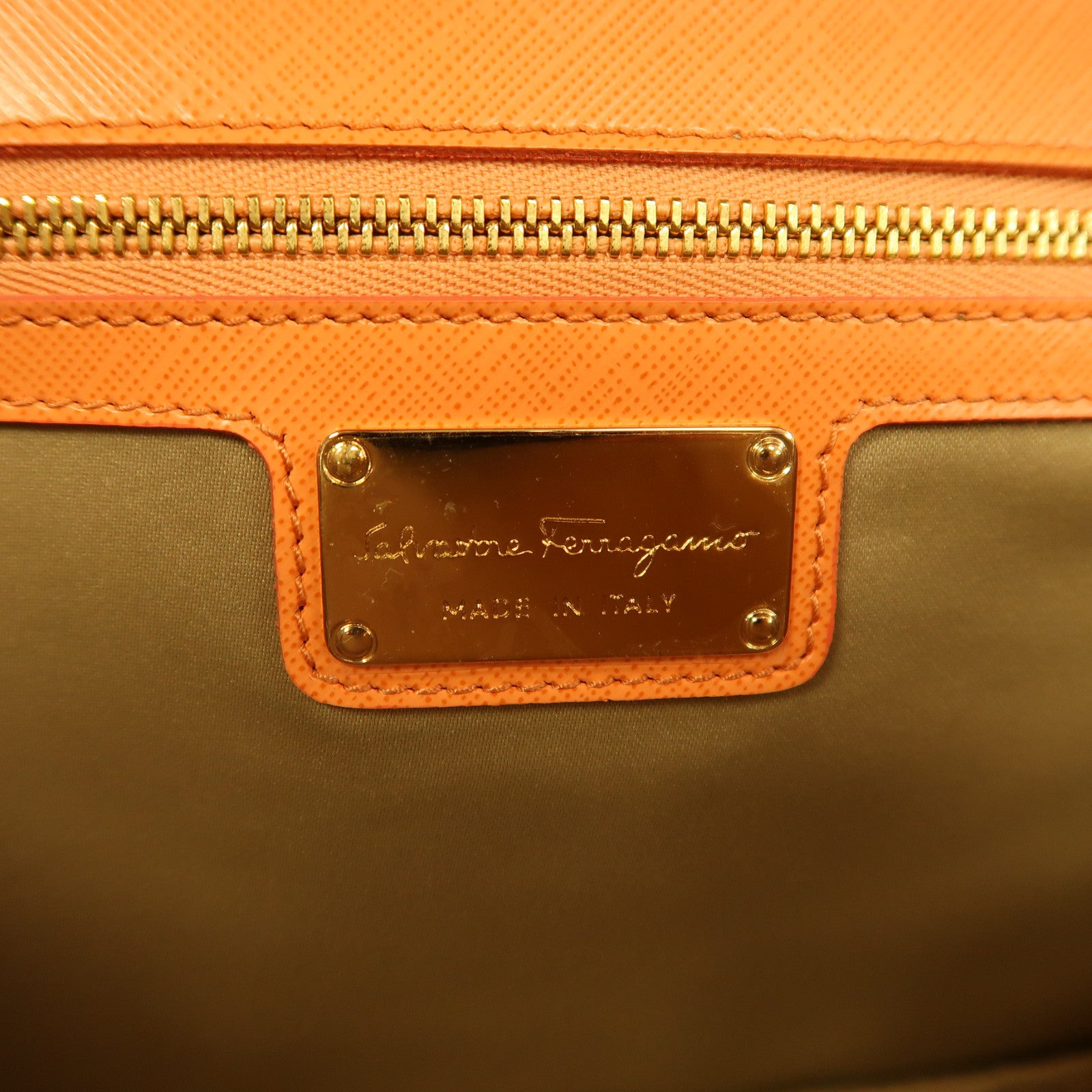 Salvatore Ferragamo 【激減優惠】牛皮皮革Chain Shoulder金扣鏈帶肩背袋橘粉色