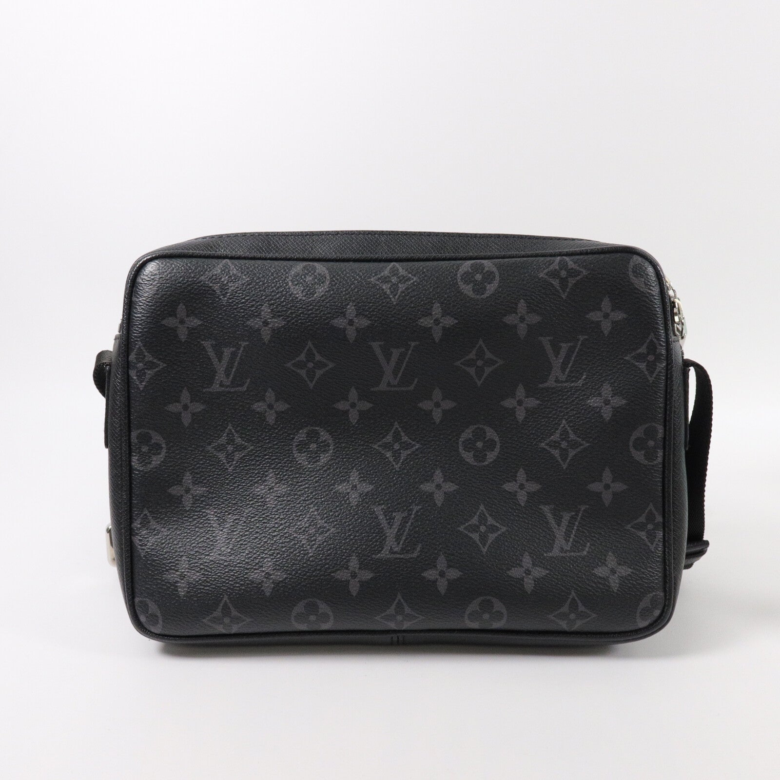 LOUIS VUITTON Monogram Eclipse Taiga Outdoor Messenger肩背袋