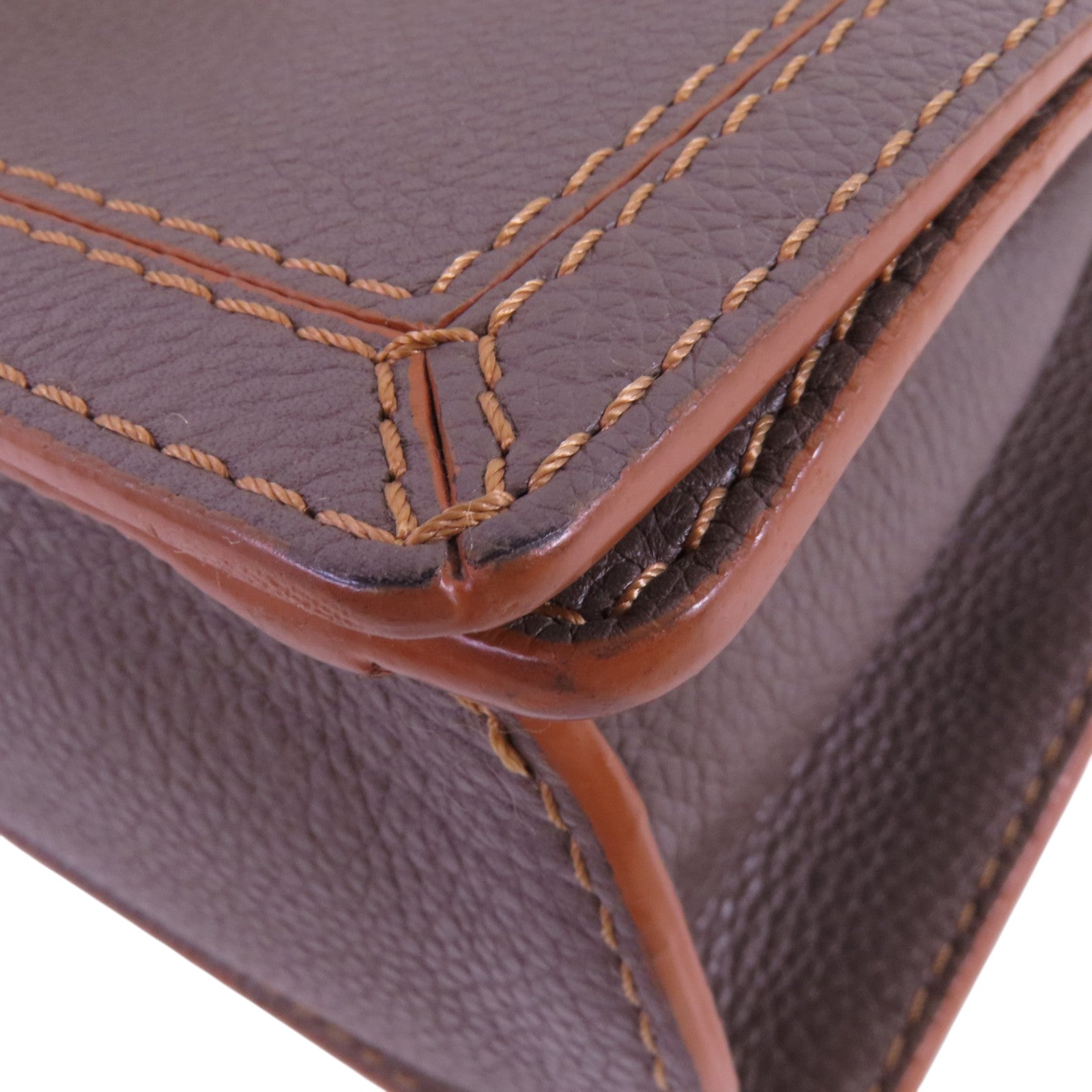 LOEWE 牛皮皮革Barcelona金扣肩背袋