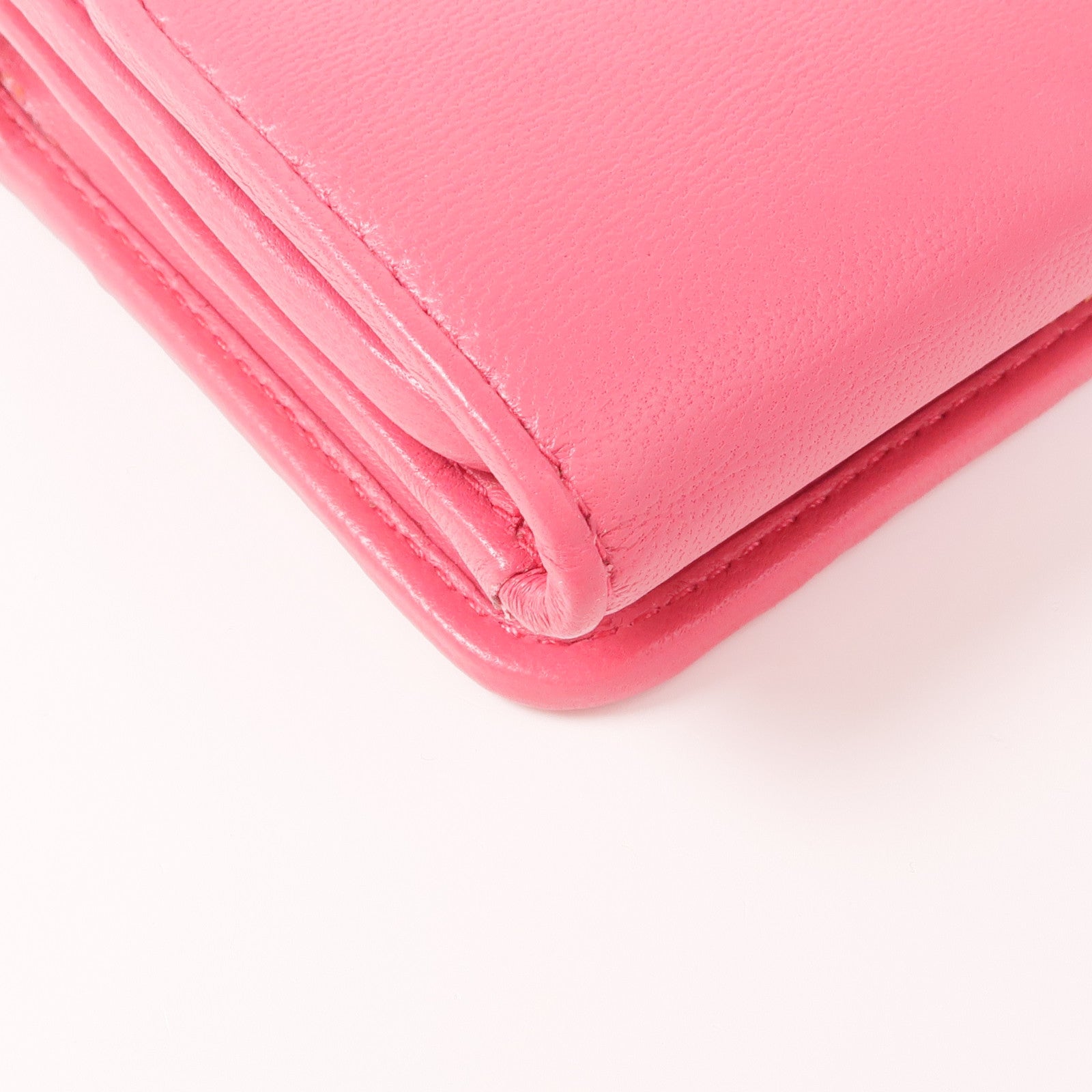 Miu Miu 牛皮皮革Matelasse金扣錢包