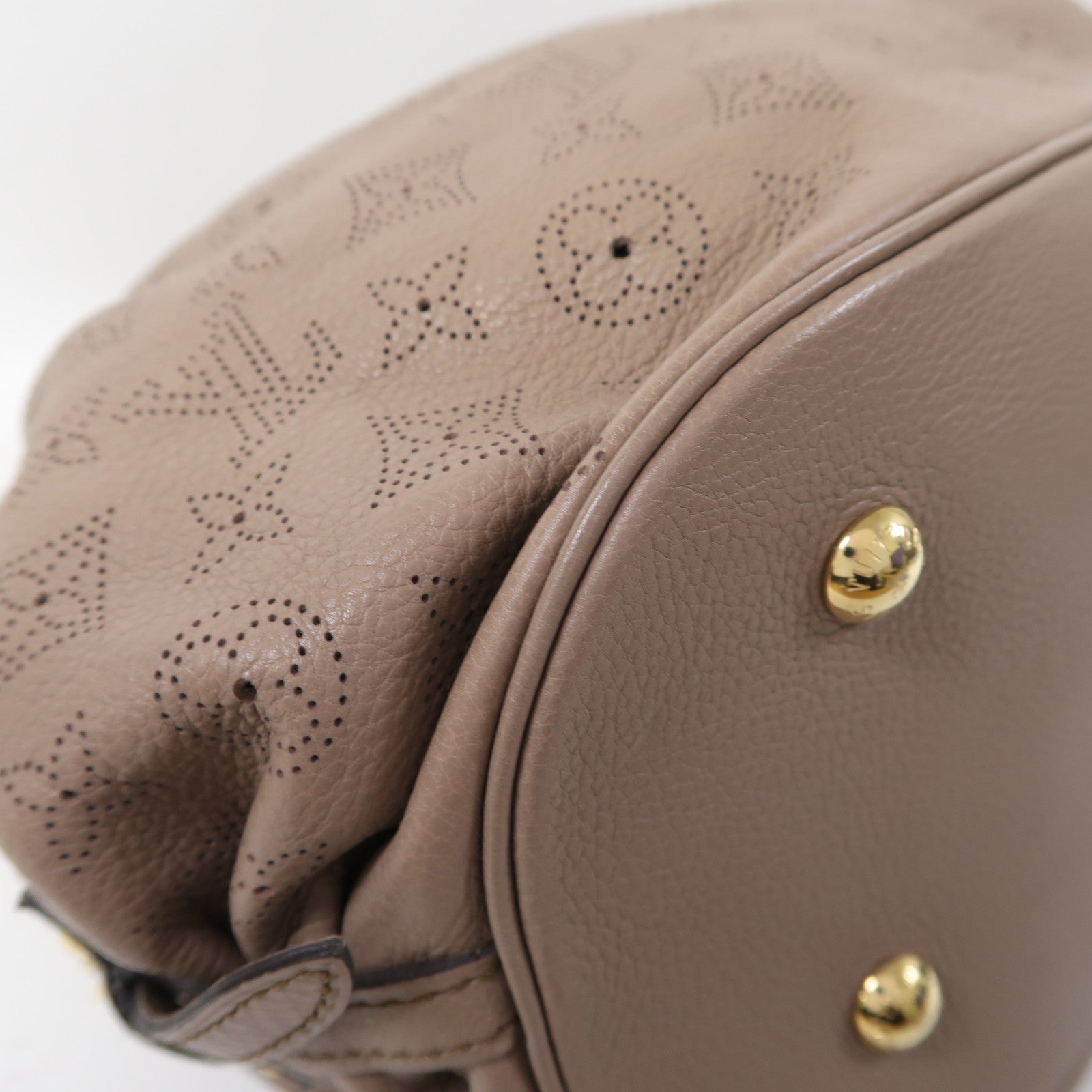 LOUIS VUITTON 【激減優惠】Mahina Shoulder Bag金扣肩背袋裸色