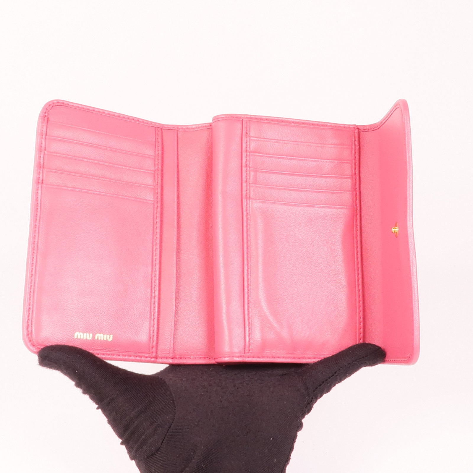 Miu Miu 牛皮皮革Matelasse金扣錢包