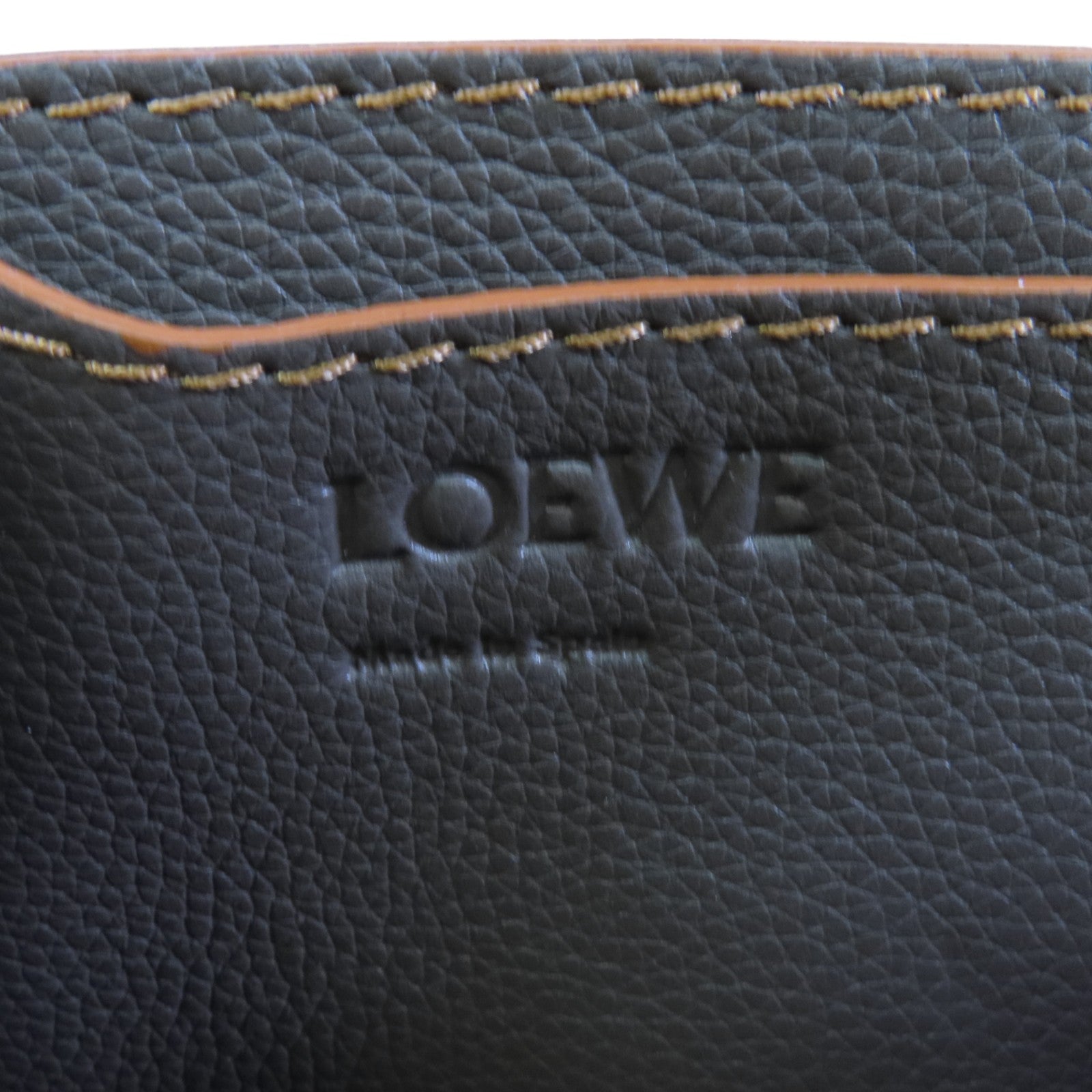 LOEWE 牛皮皮革Barcelona金扣肩背袋