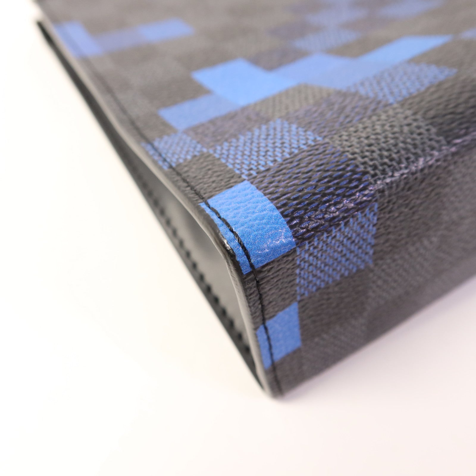 LOUIS VUITTON Damier Graphite Pixel Pochette Voyage MM銀扣手拿包