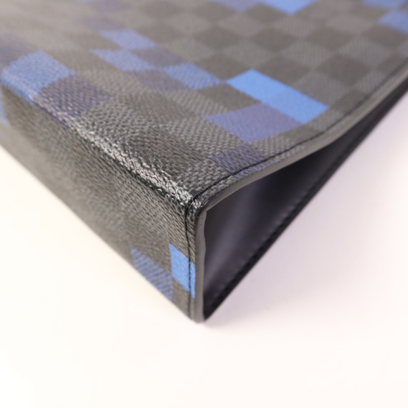 LOUIS VUITTON Damier Graphite Pixel Pochette Voyage MM銀扣手拿包