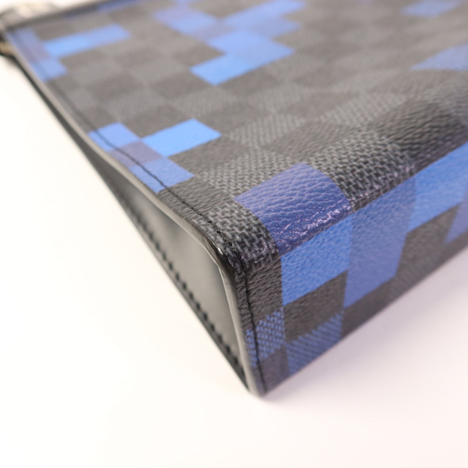 LOUIS VUITTON Damier Graphite Pixel Pochette Voyage MM銀扣手拿包