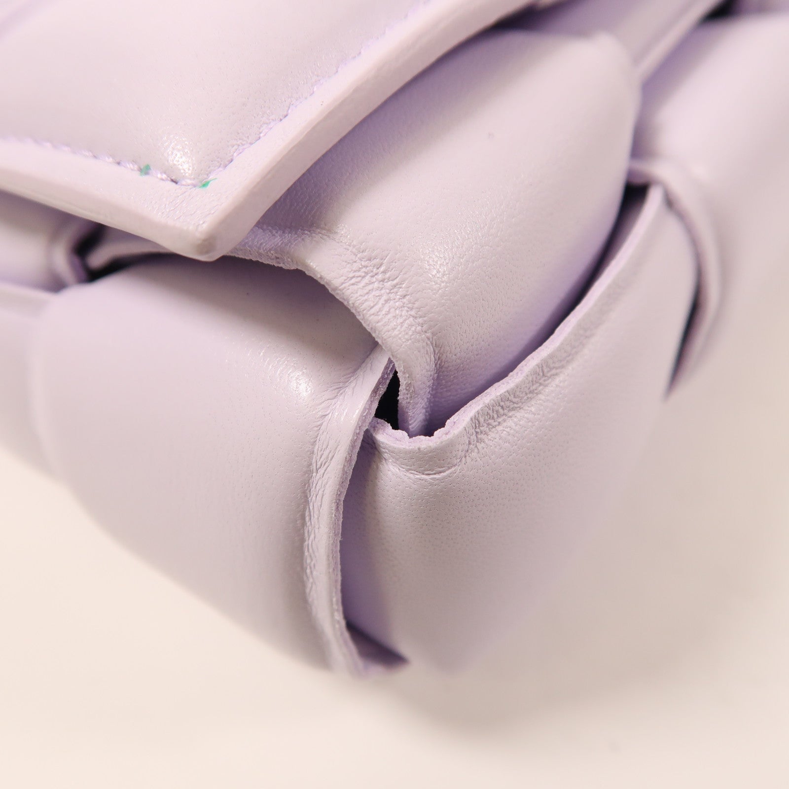 BOTTEGA VENETA 羊皮皮革Padded Cassette金扣肩背袋