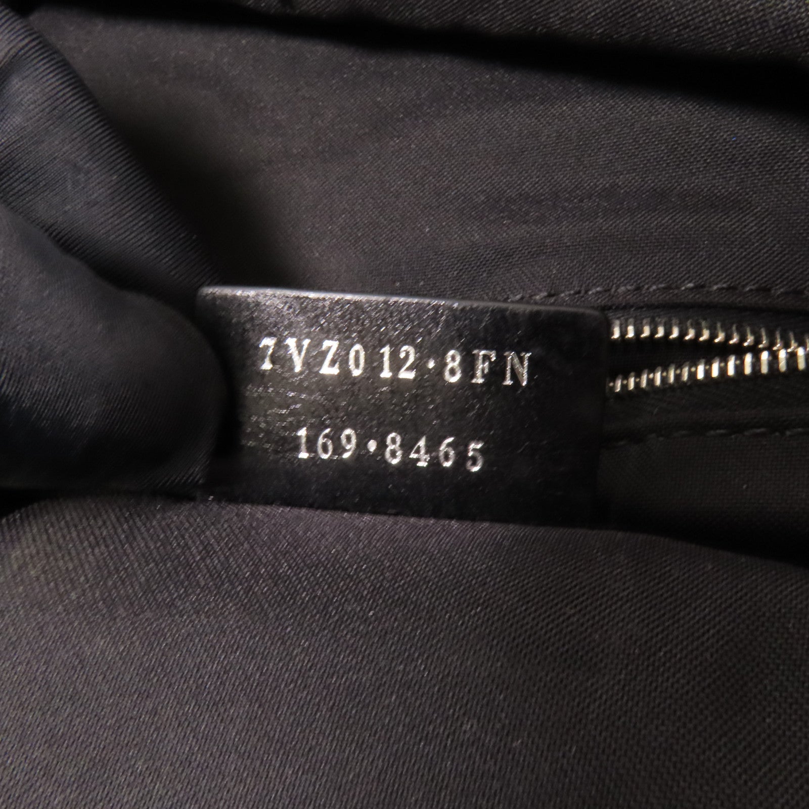 FENDI 牛皮皮革Backpack銀扣背包