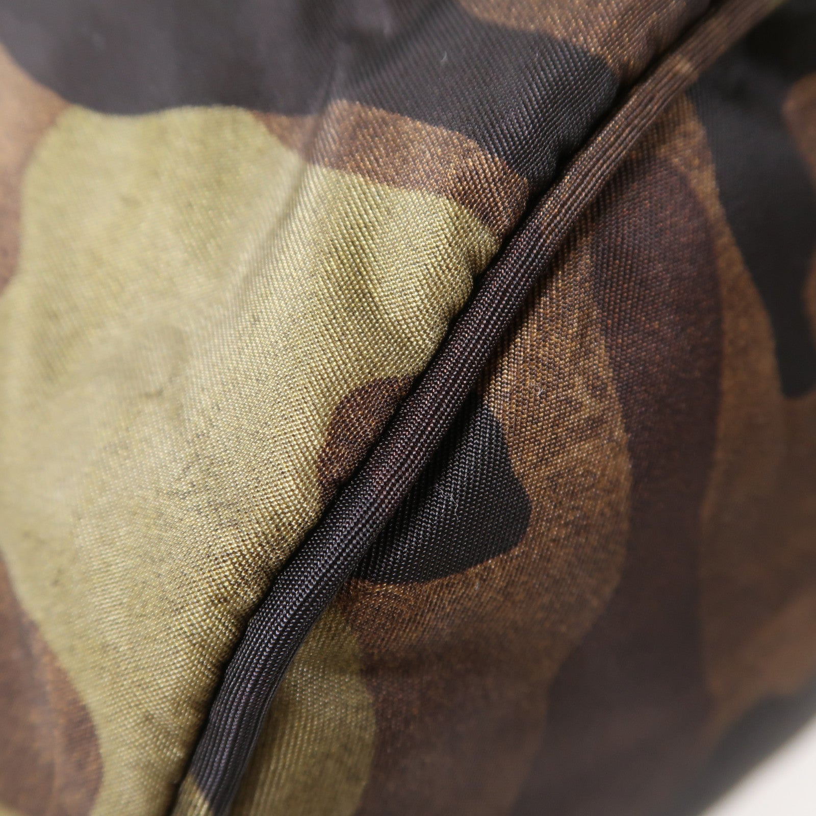 PRADA 尼龍Rucksack銀扣背包