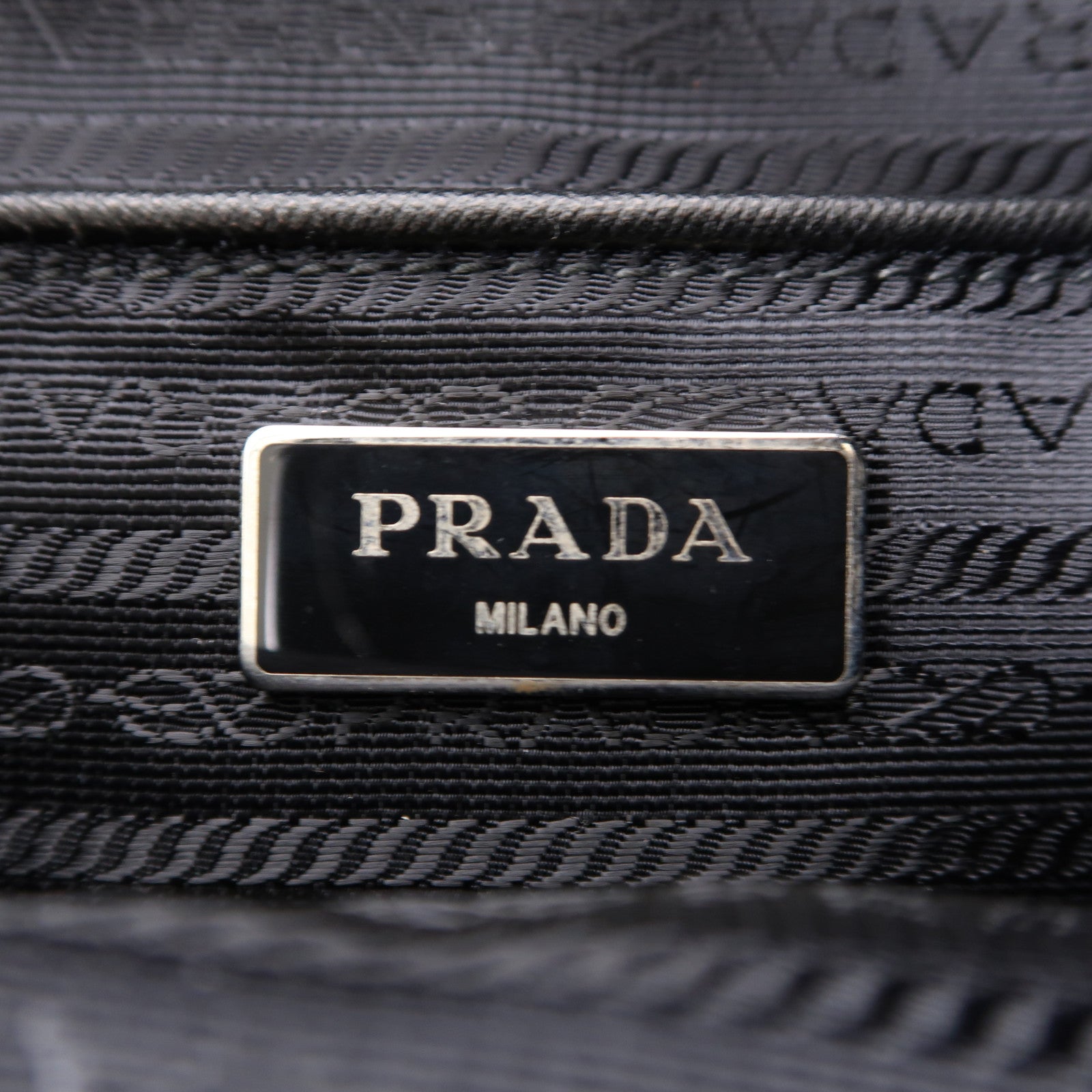 PRADA 尼龍Rucksack銀扣背包