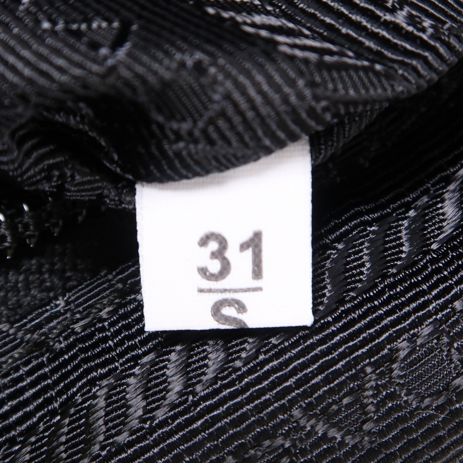 PRADA 尼龍Rucksack銀扣背包