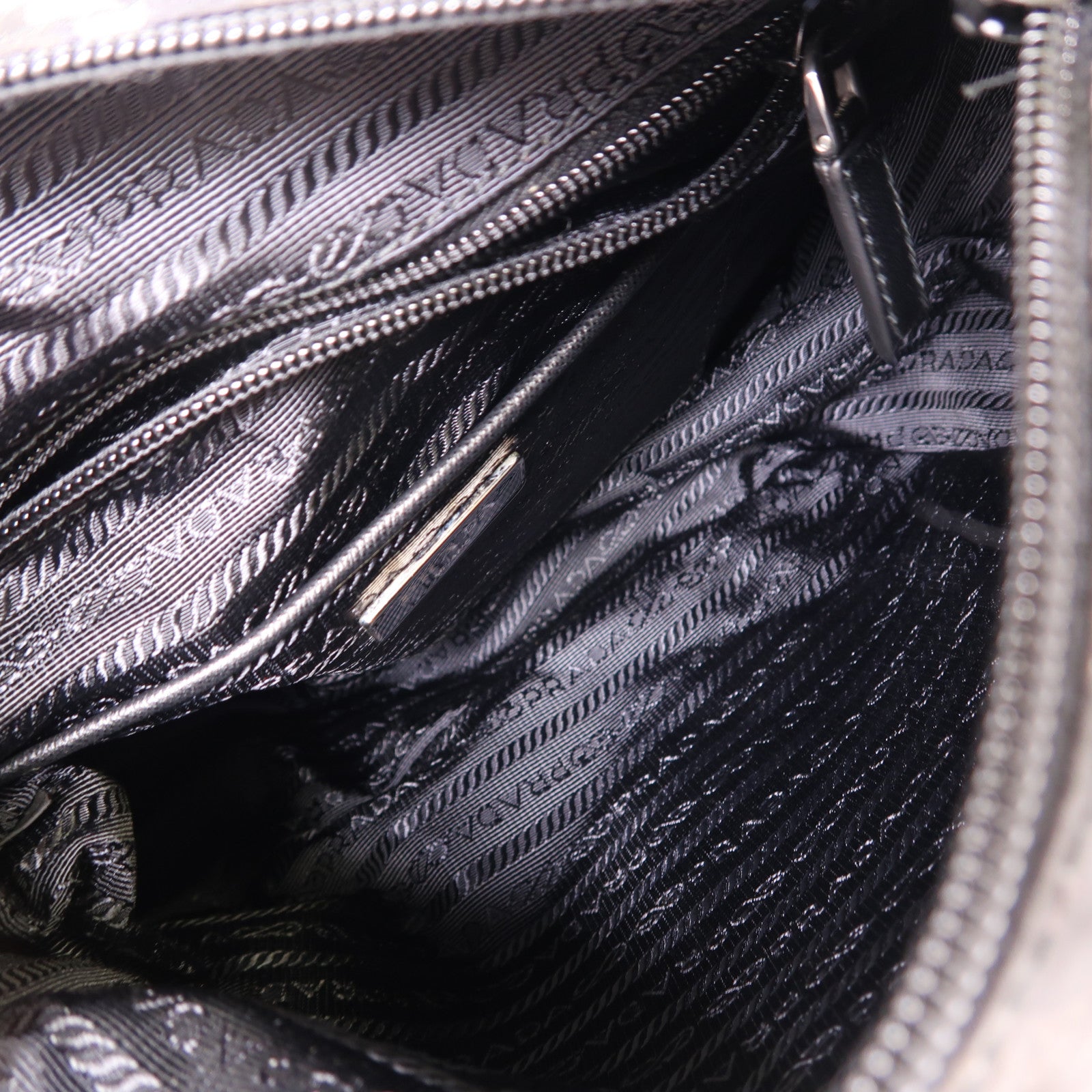 PRADA 尼龍Shoulder Bag銀扣肩背袋