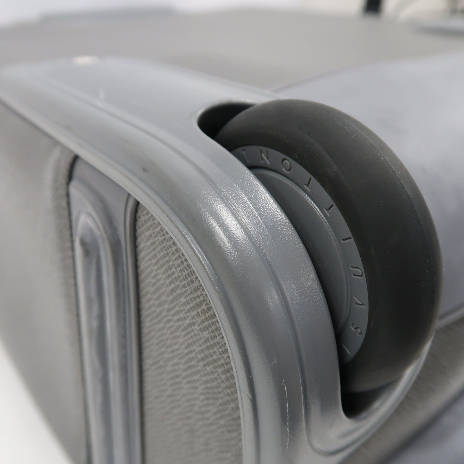 LOUIS VUITTON 【激減優惠】Cuir Taiga Pegase 55銀扣行李箱灰色