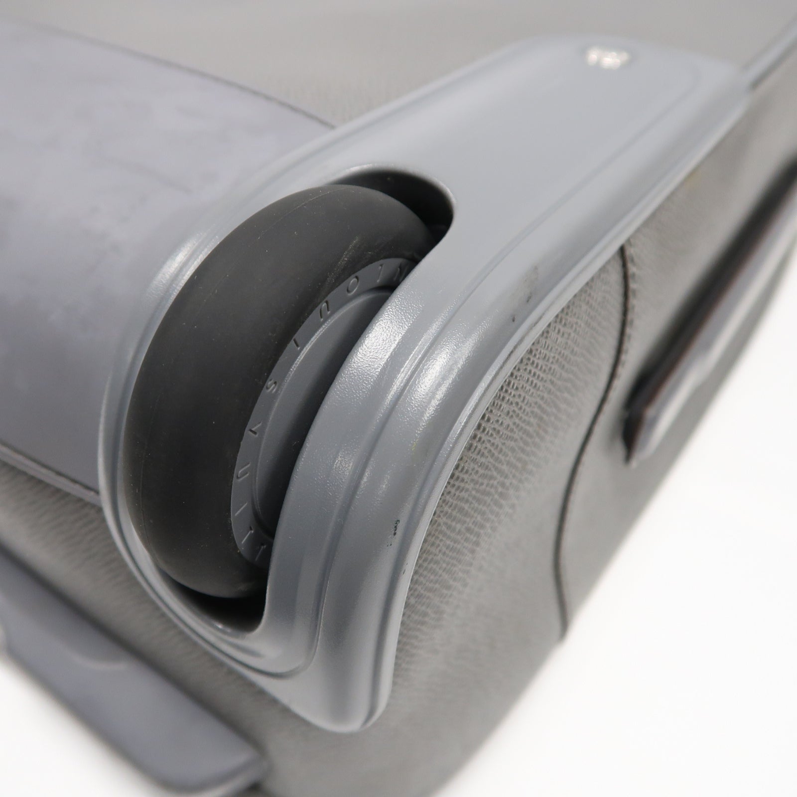 LOUIS VUITTON 【激減優惠】Cuir Taiga Pegase 55銀扣行李箱灰色