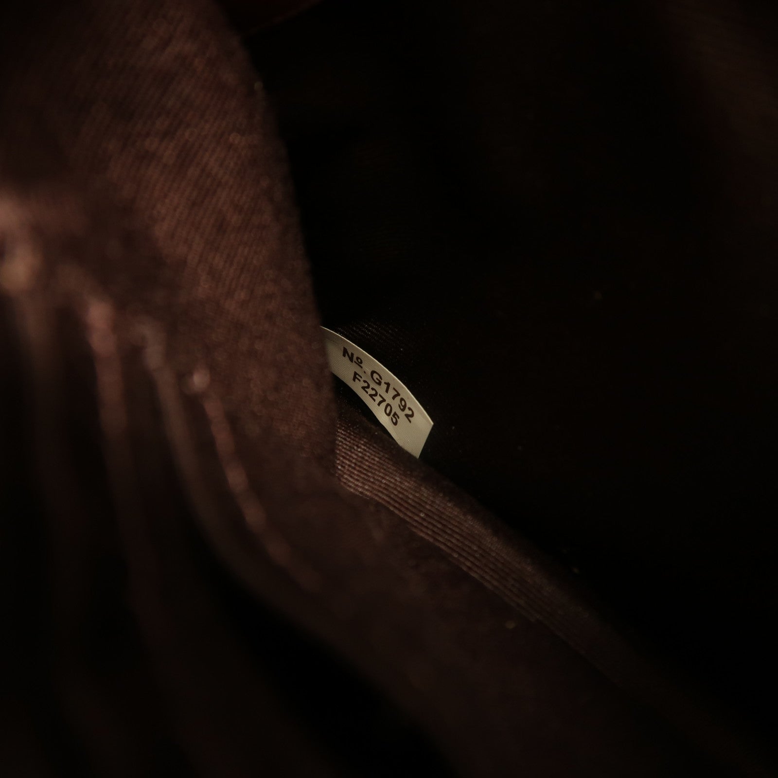 COACH 牛皮皮革Pouch金扣手拿包