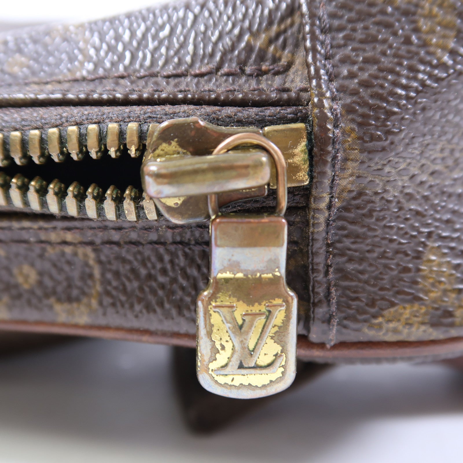 LOUIS VUITTON Monogram Pochette Gange金扣肩背袋啡色
