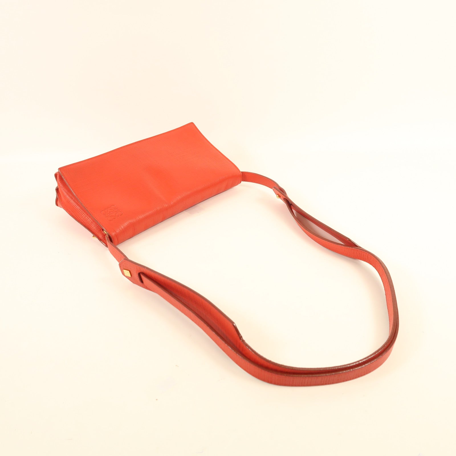 LOEWE 牛皮皮革Shoulder Bag金扣肩背袋