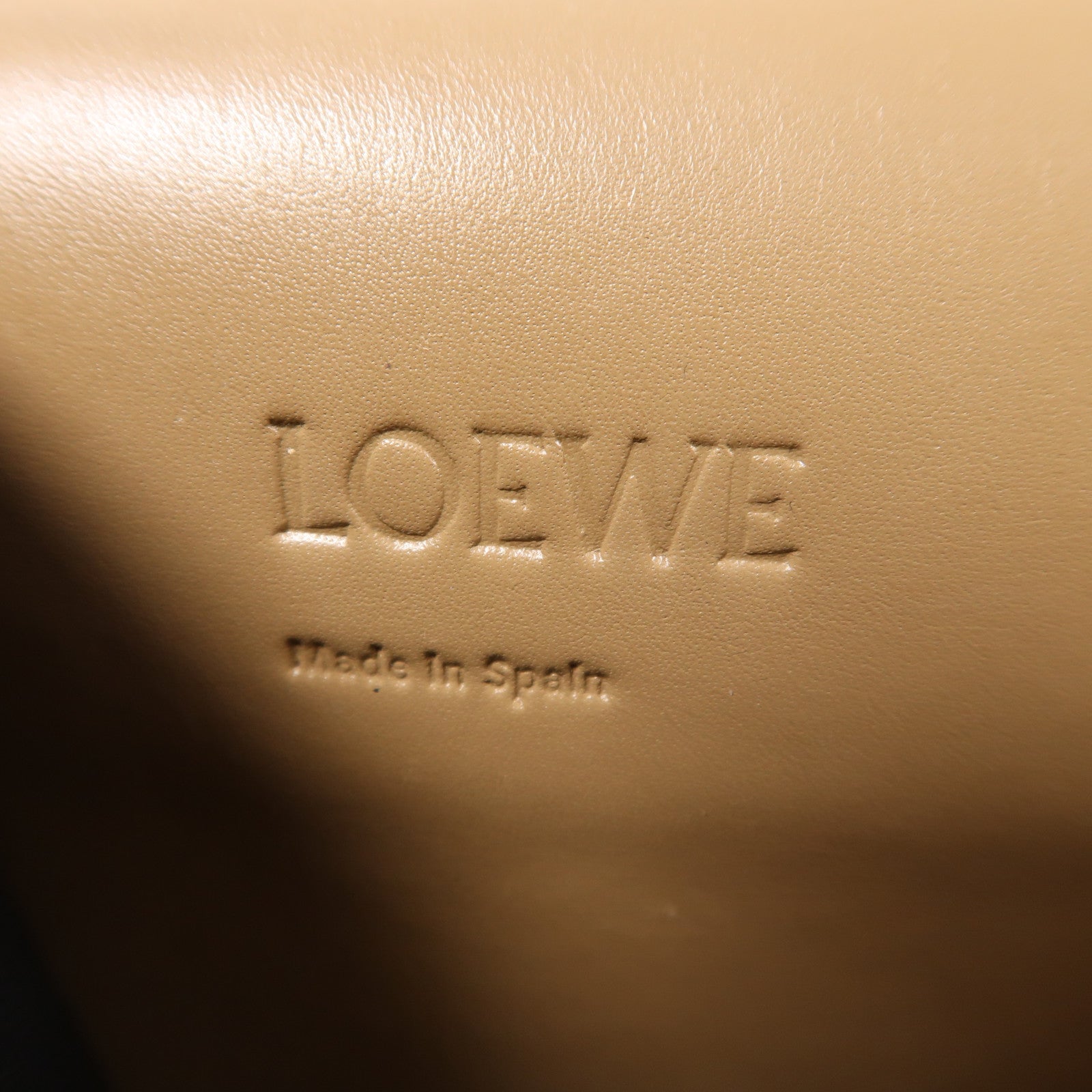 LOEWE 牛皮皮革Barcelona Bag金扣肩背袋