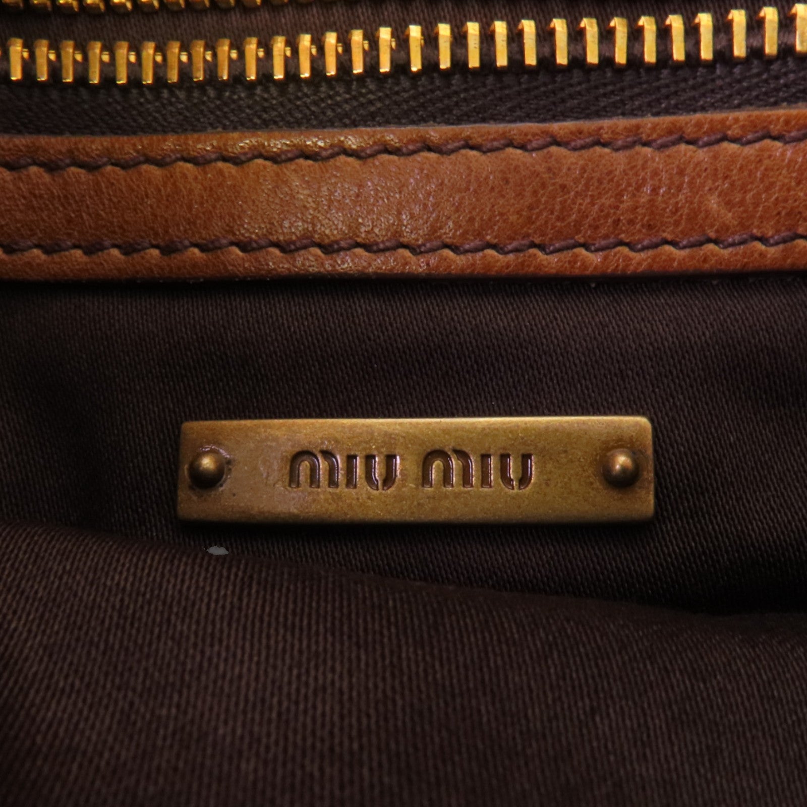 Miu Miu 羊皮皮革Shoulder Bag金扣肩背袋