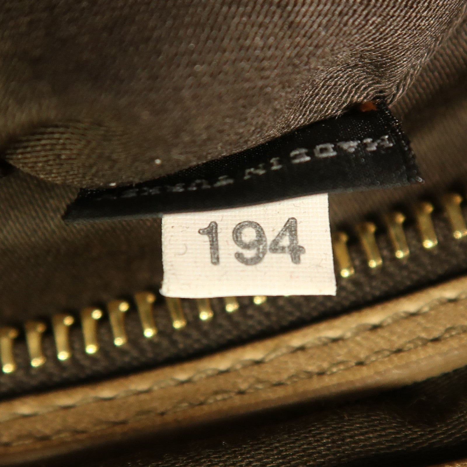 Miu Miu 牛皮皮革Shoulder Bag金扣手挽袋