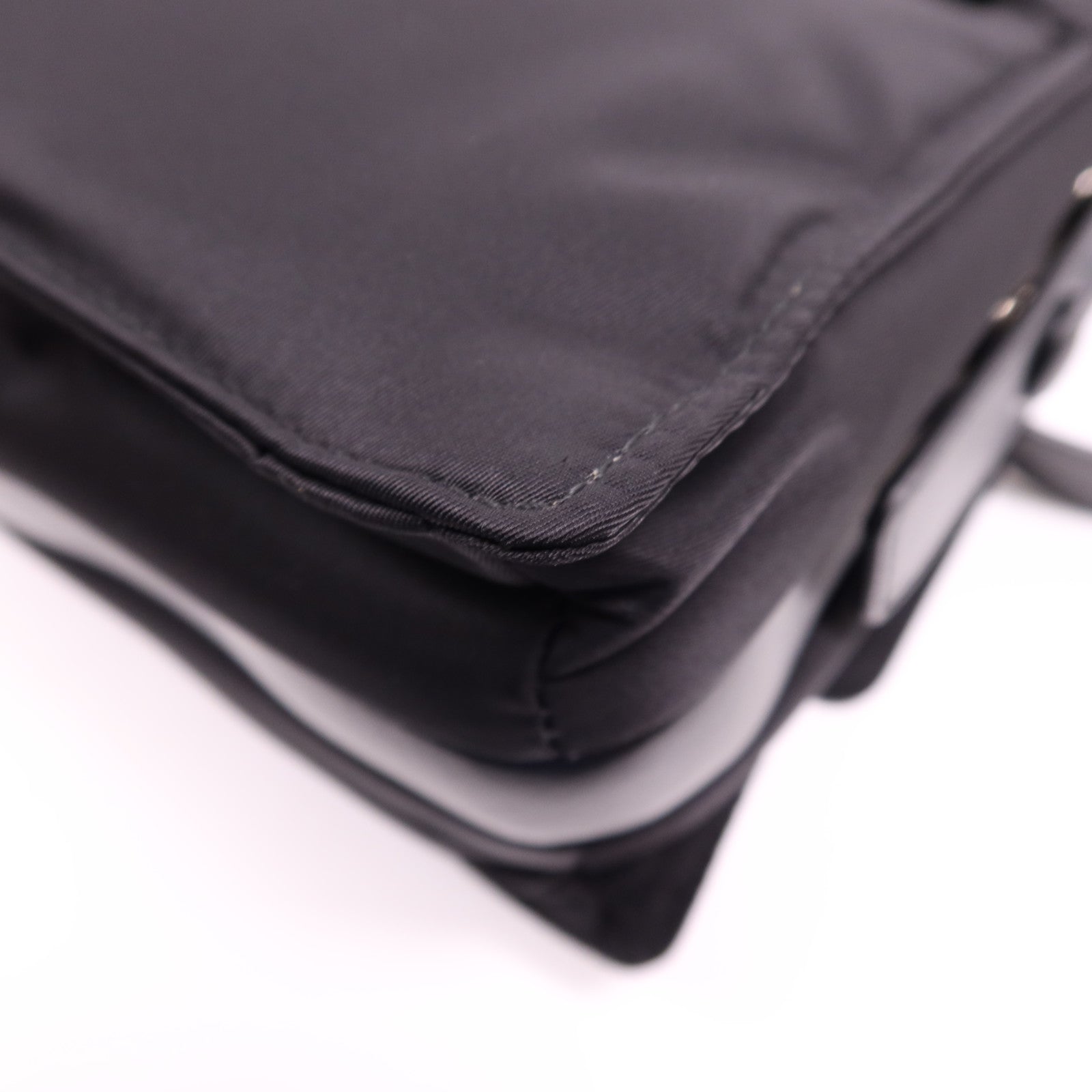 PRADA 尼龍Padded Re-Nylon Small銀扣肩背袋