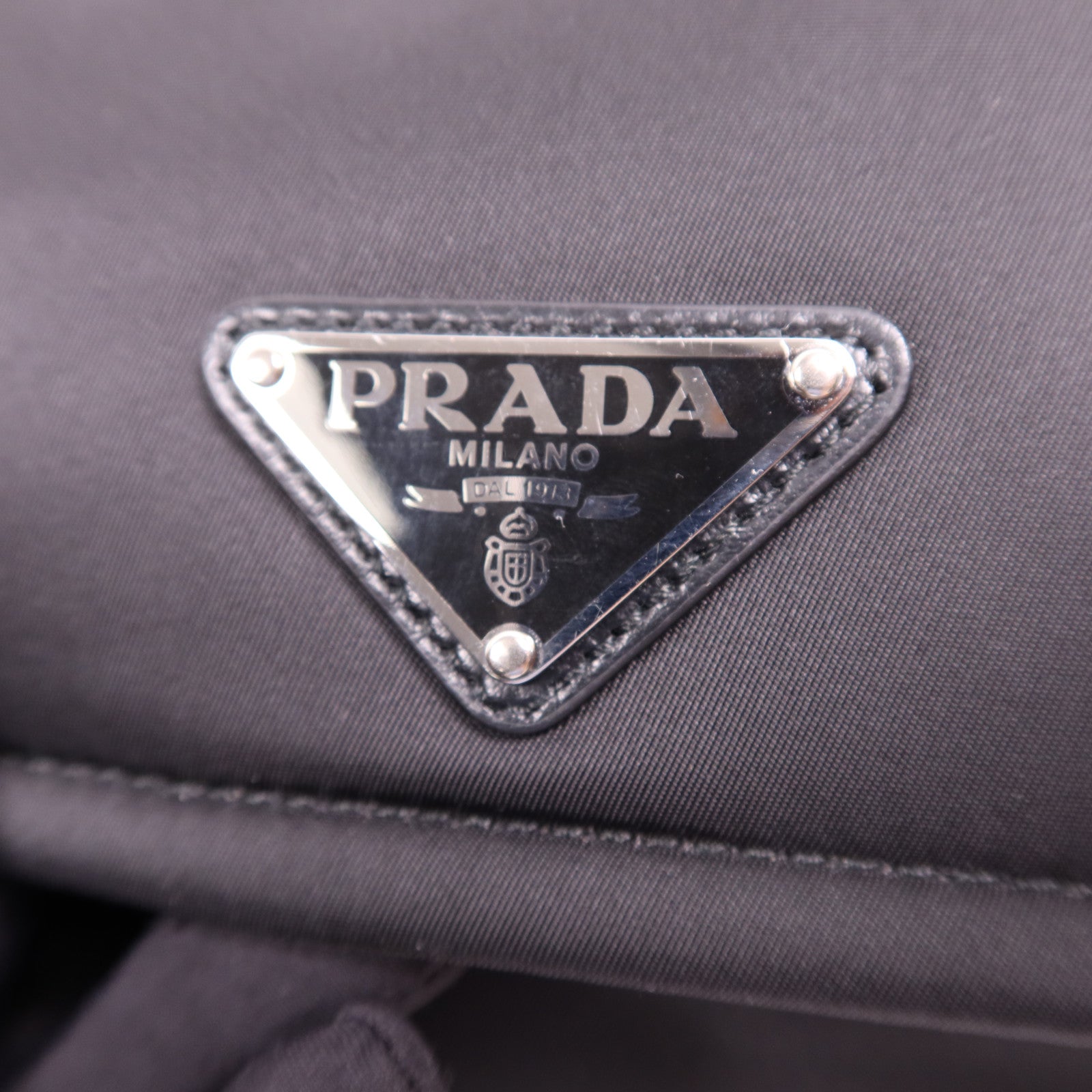 PRADA 尼龍Padded Re-Nylon Small銀扣肩背袋