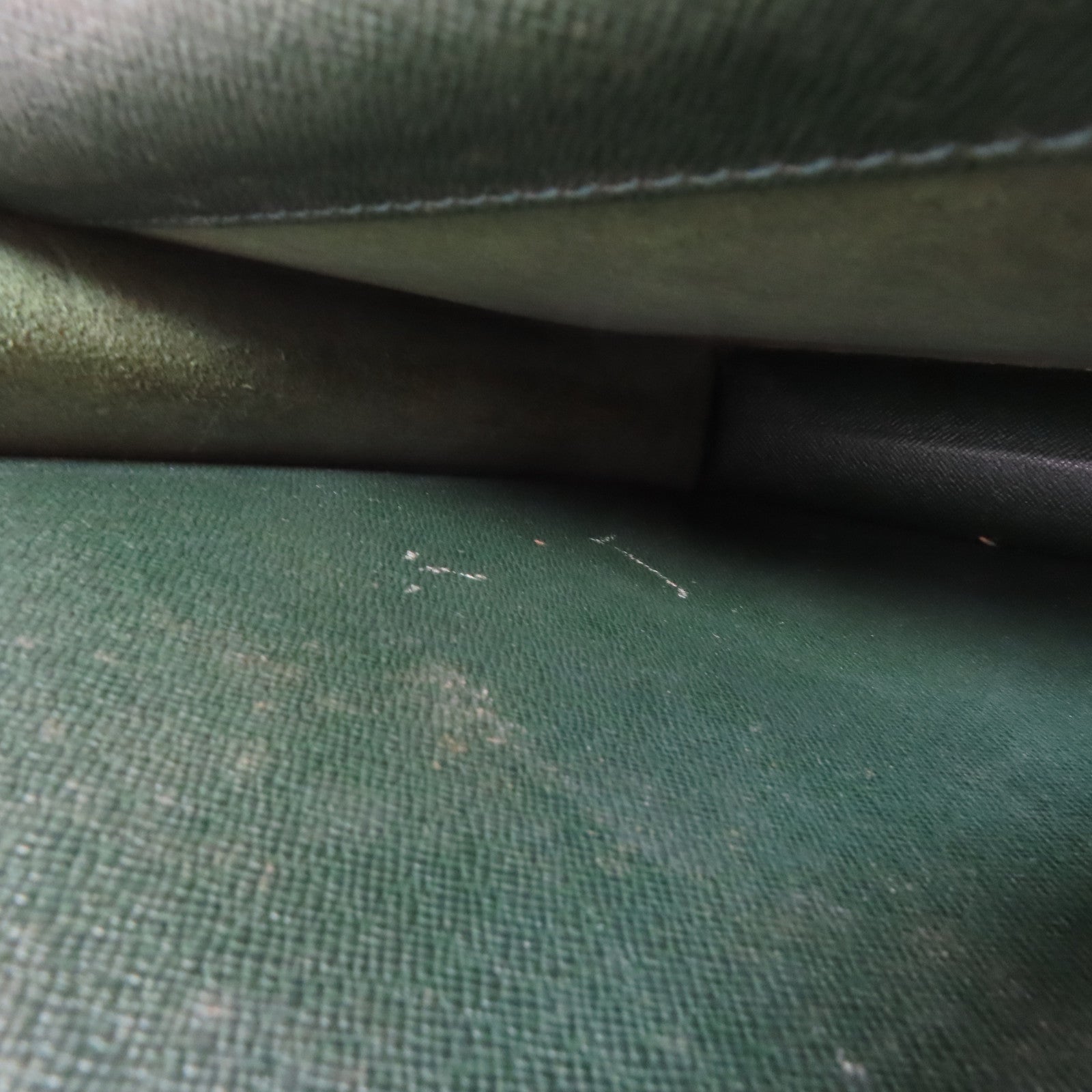 LOUIS VUITTON 【激減優惠】Taiga Business Bag金扣公事包綠色