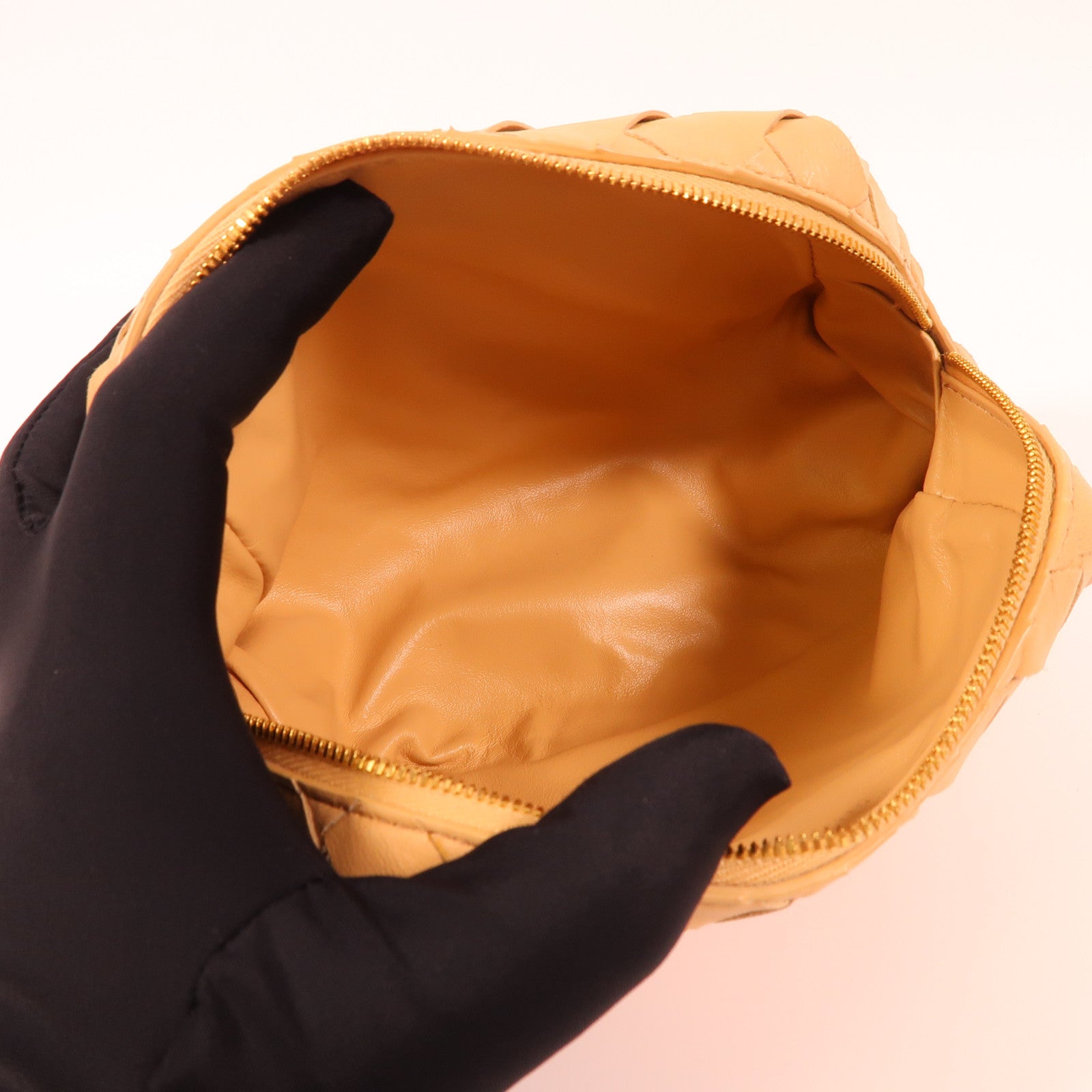 BOTTEGA VENETA 羊皮皮革Pouch金扣化妝袋