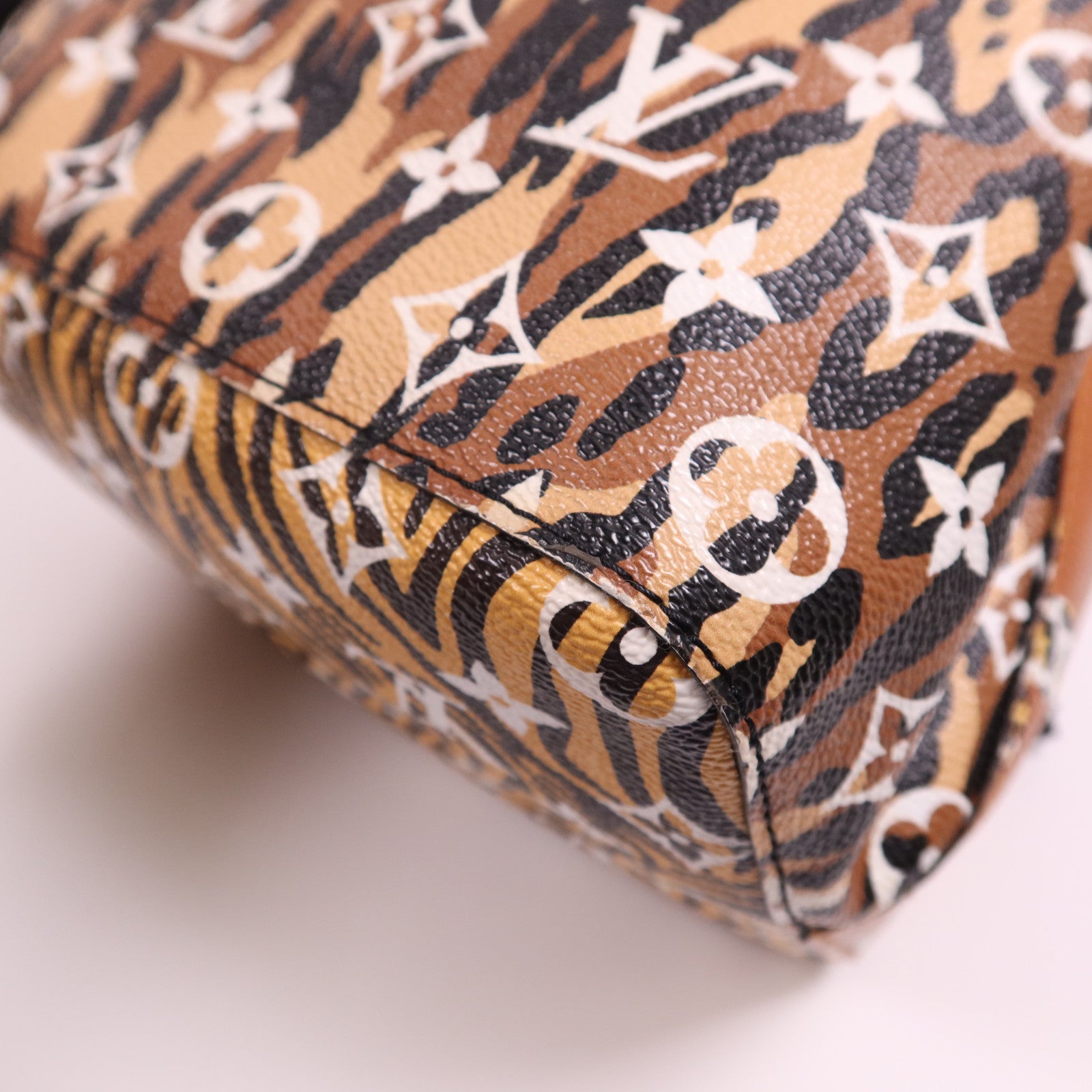 LOUIS VUITTON Monogram Jungle NéoNoé MM金扣肩背袋