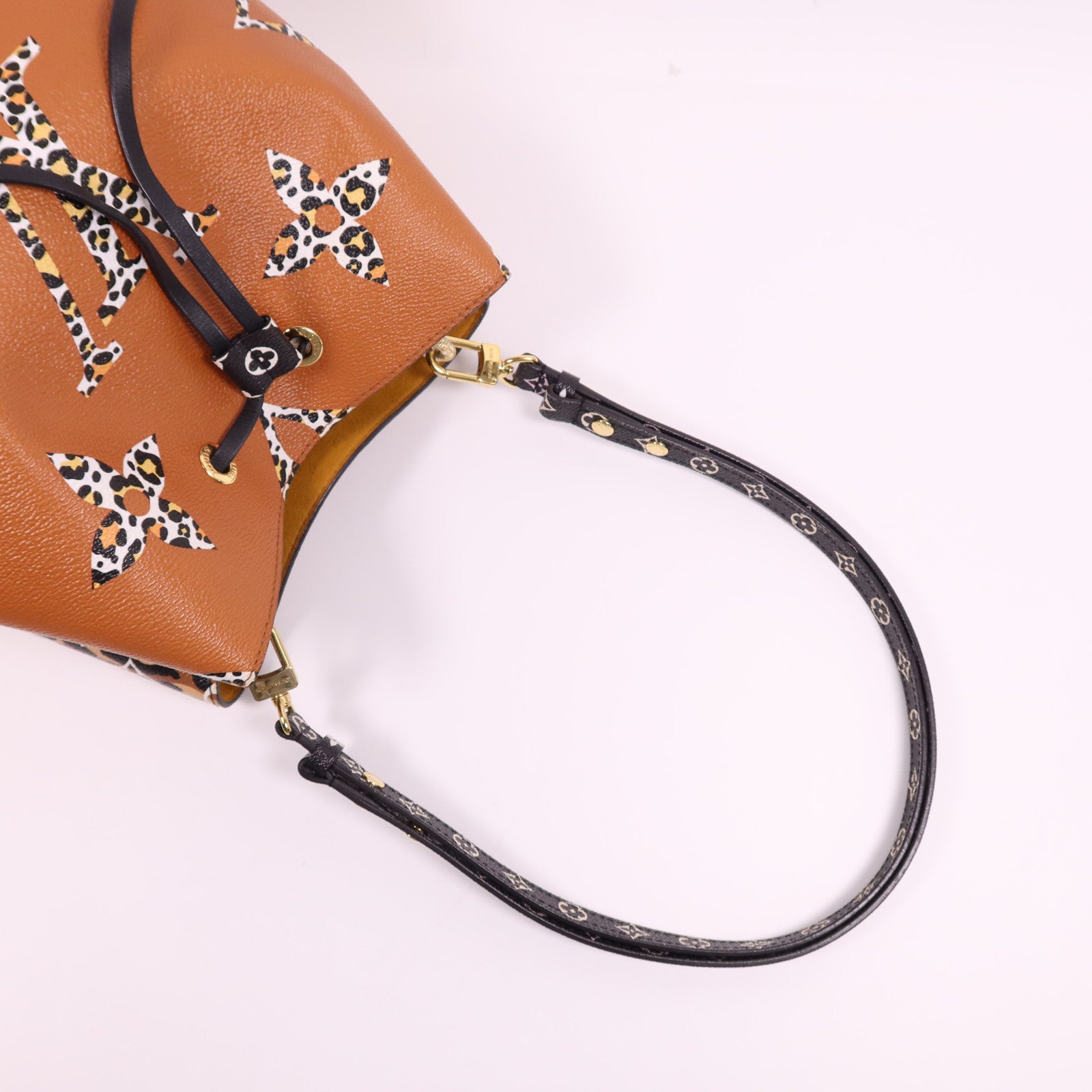 LOUIS VUITTON Monogram Jungle NéoNoé MM金扣肩背袋