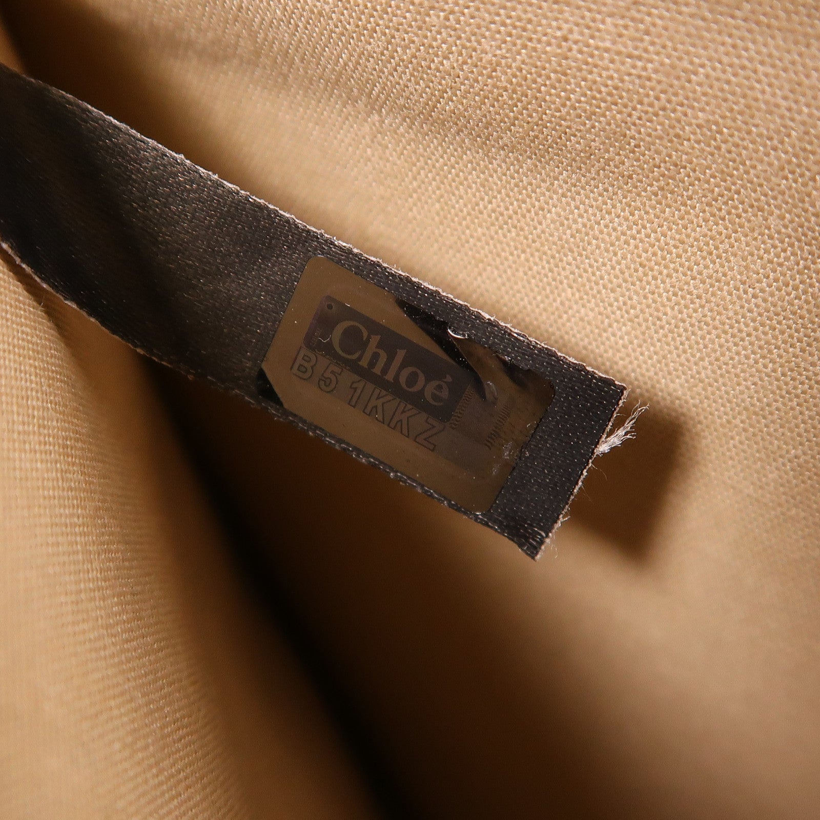 Chloe 牛皮皮革Pouch金扣手拿包