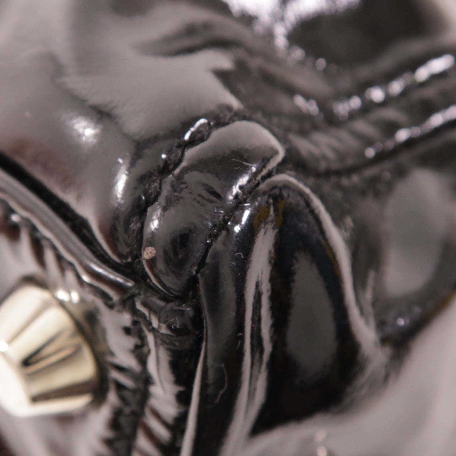 Miu Miu 漆皮皮革Hand Bag銀扣手挽袋