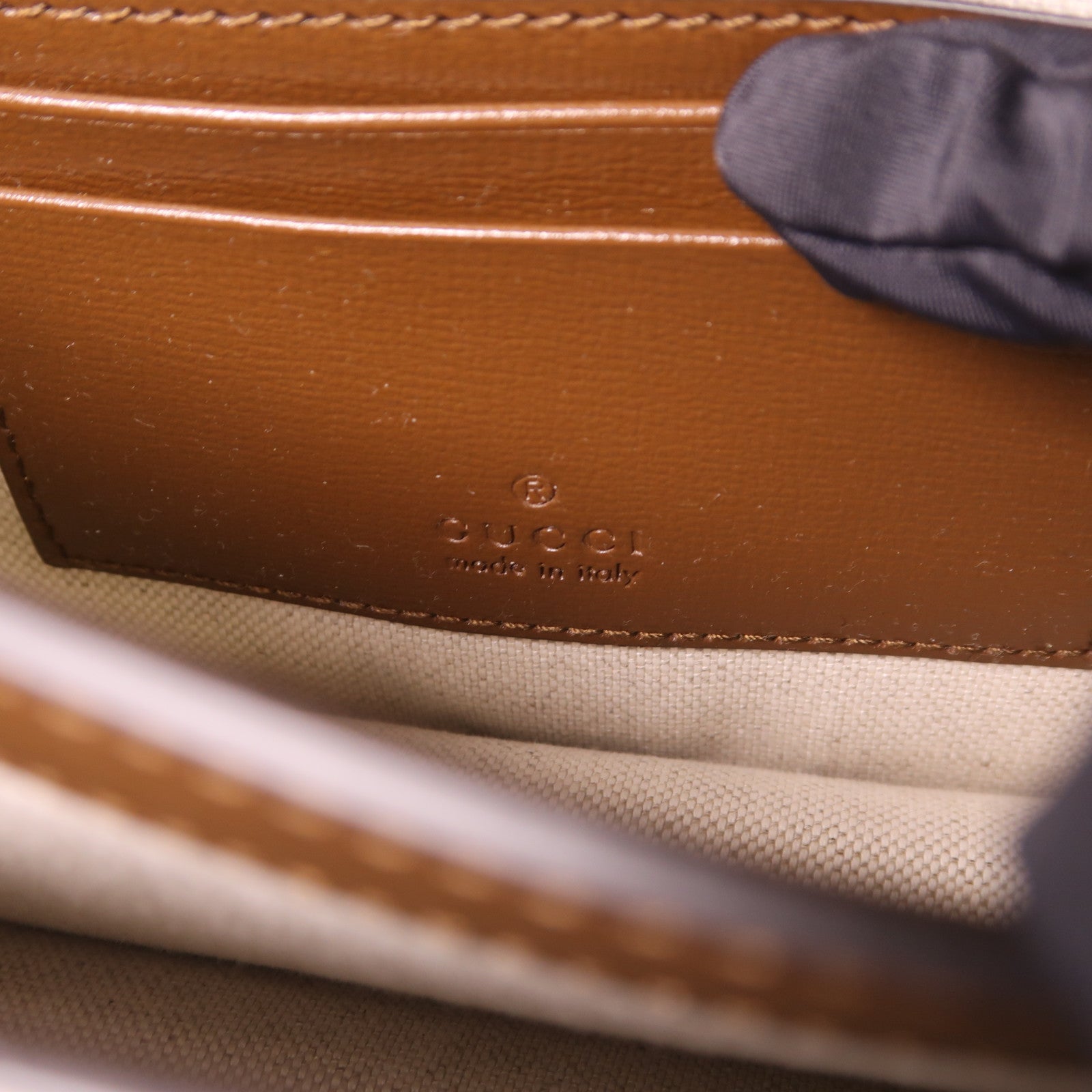 GUCCI 塗層帆布GG Retro Shoulder Bag金扣肩背袋