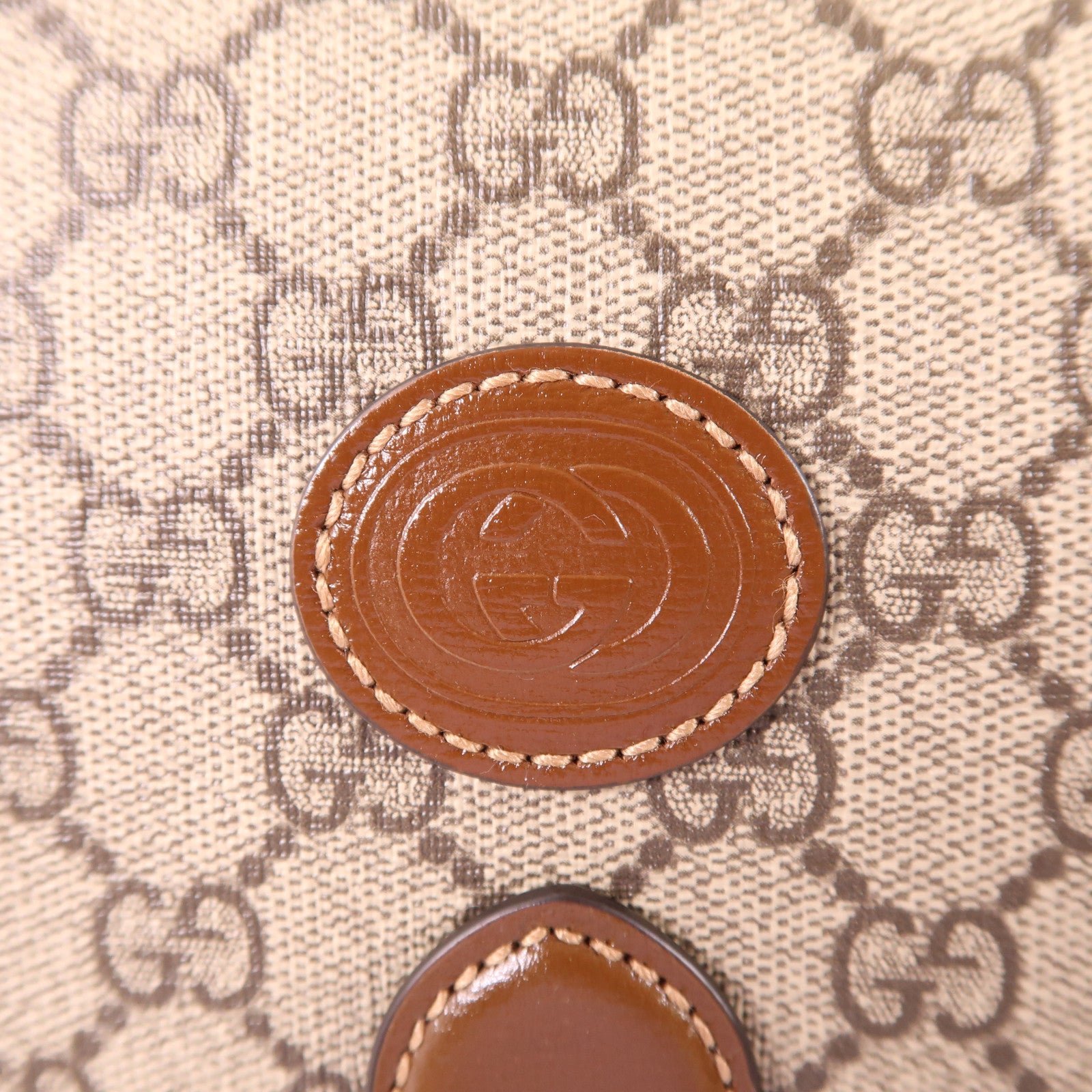 GUCCI 塗層帆布GG Retro Shoulder Bag金扣肩背袋