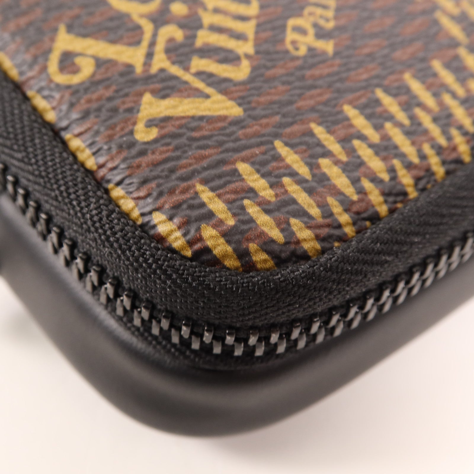 LOUIS VUITTON Damier LV x Nigo Phone Pouch肩背袋
