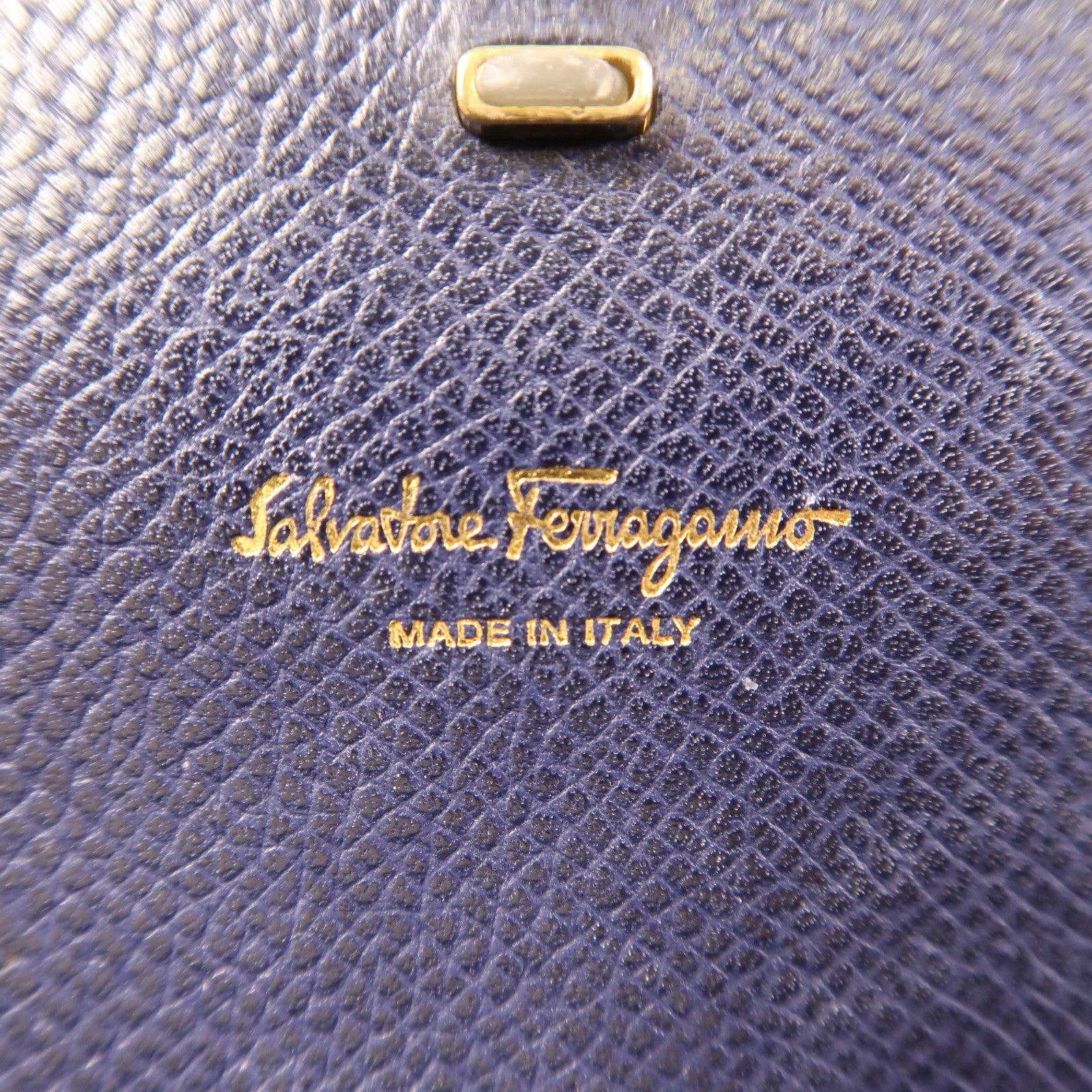Salvatore Ferragamo 牛皮皮革Clutch Bag金扣鏈帶肩背袋