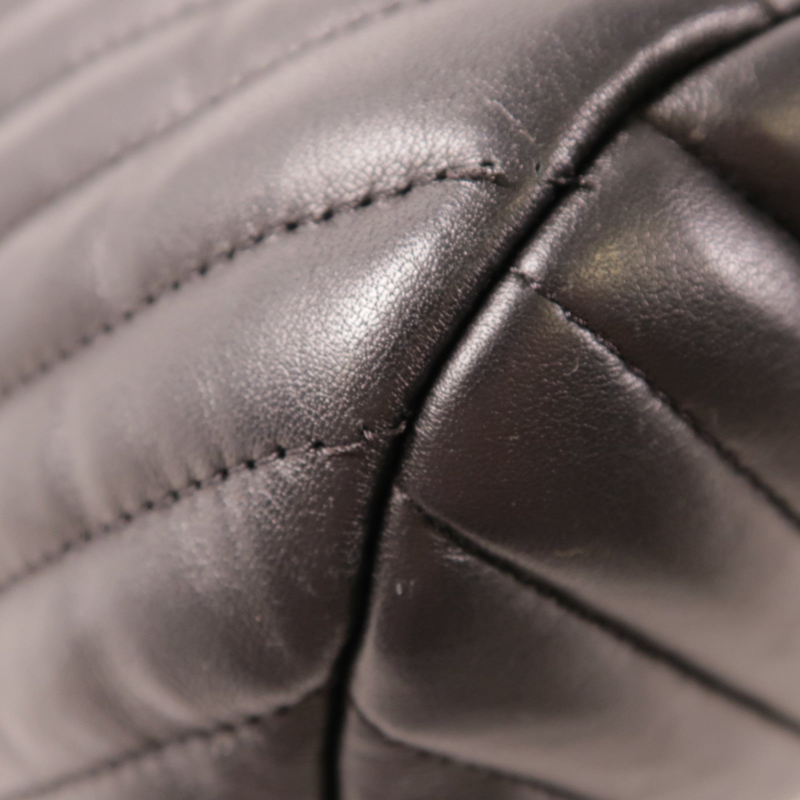 CHANEL 牛皮皮革Chevon Backpack銀扣背包