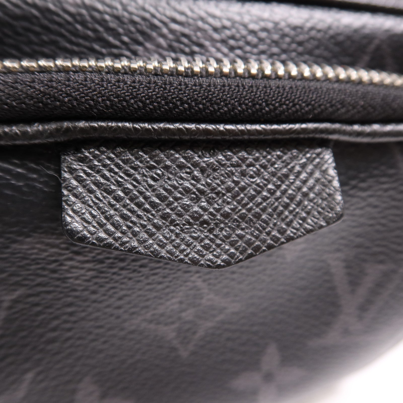 LOUIS VUITTON Taigalama Outdoor Pochette腰包/肩背袋