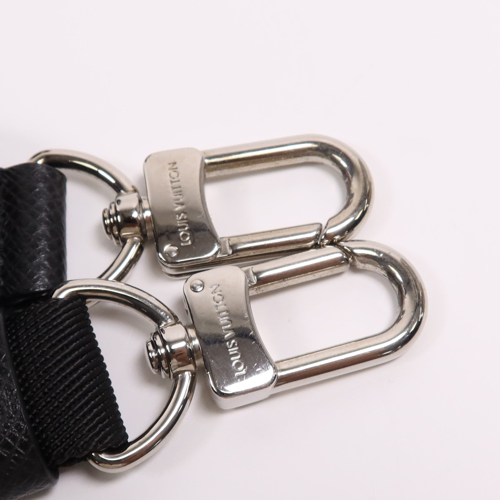 LOUIS VUITTON Taigalama Outdoor Pochette腰包/肩背袋