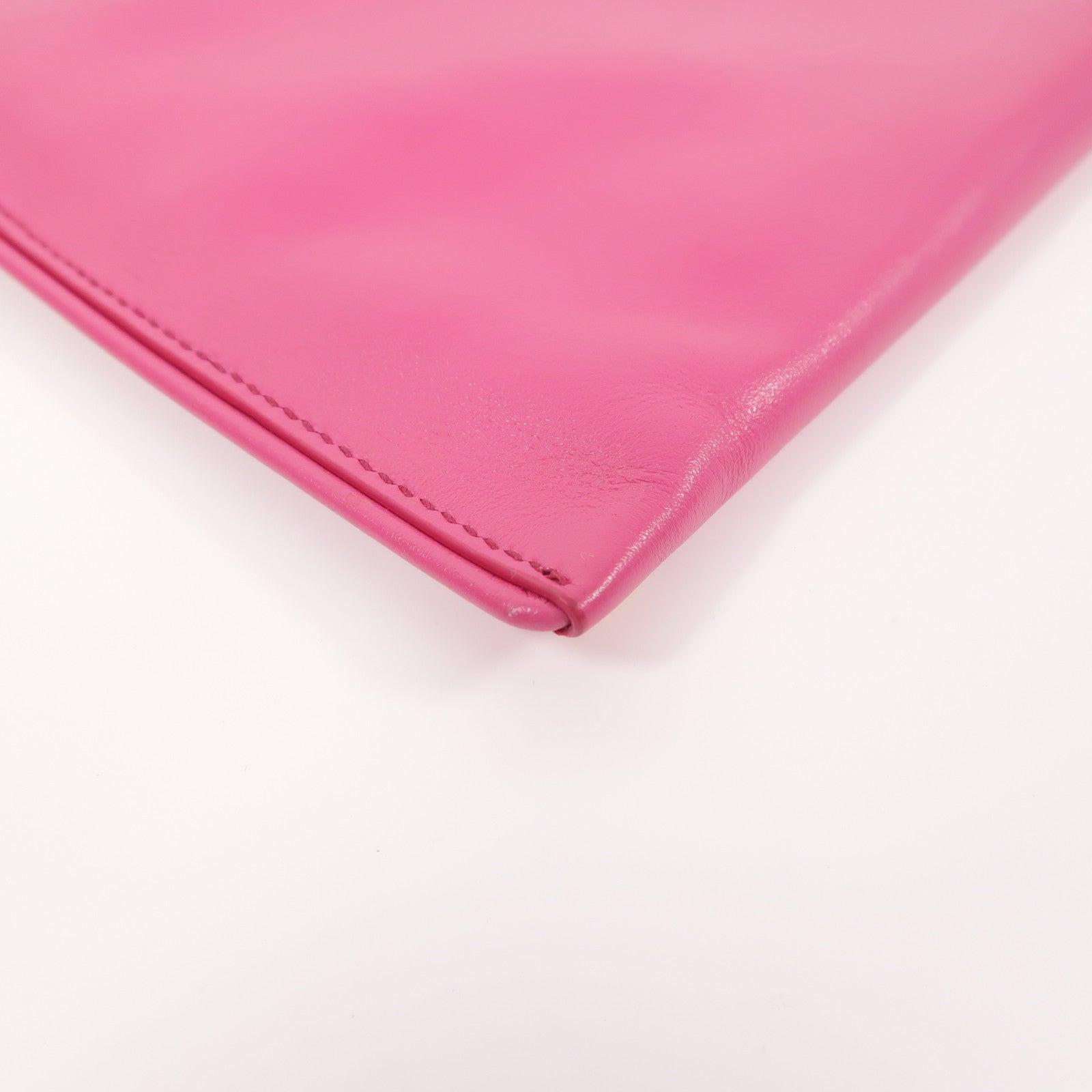 Miu Miu 牛皮皮革Clutch Bag金扣手拿包