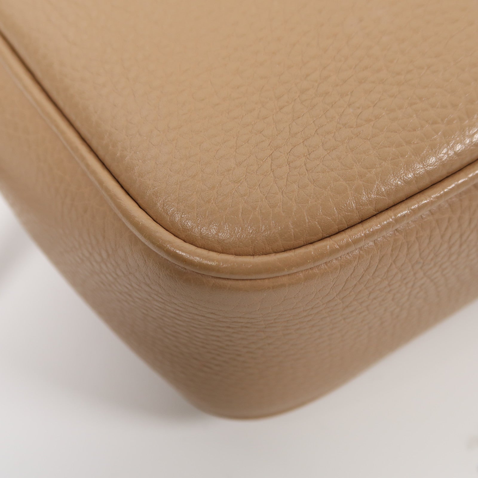 GUCCI 牛皮皮革Soho Disco Bag金扣肩背袋米色