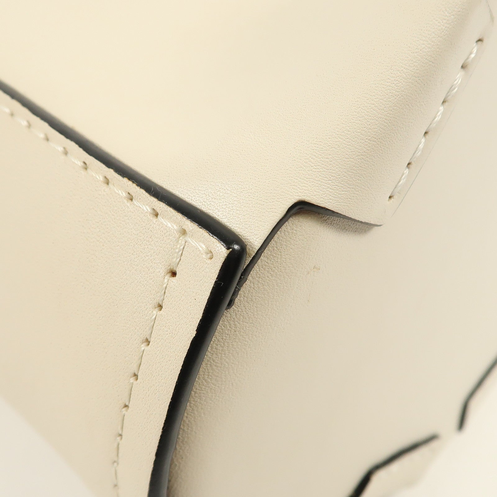 LOEWE 牛皮皮革Bamboo Bucket手挽肩背兩用袋