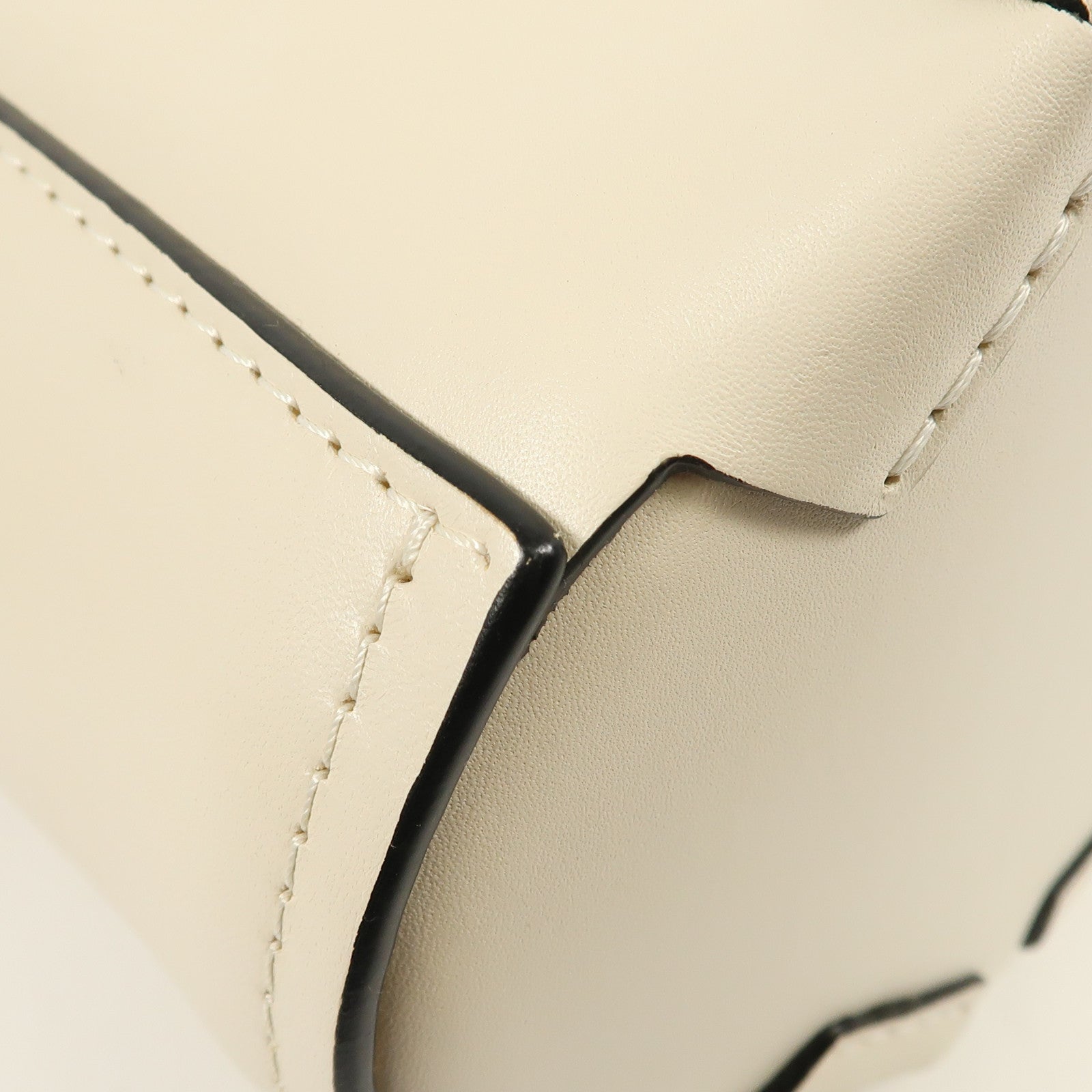 LOEWE 牛皮皮革Bamboo Bucket手挽肩背兩用袋