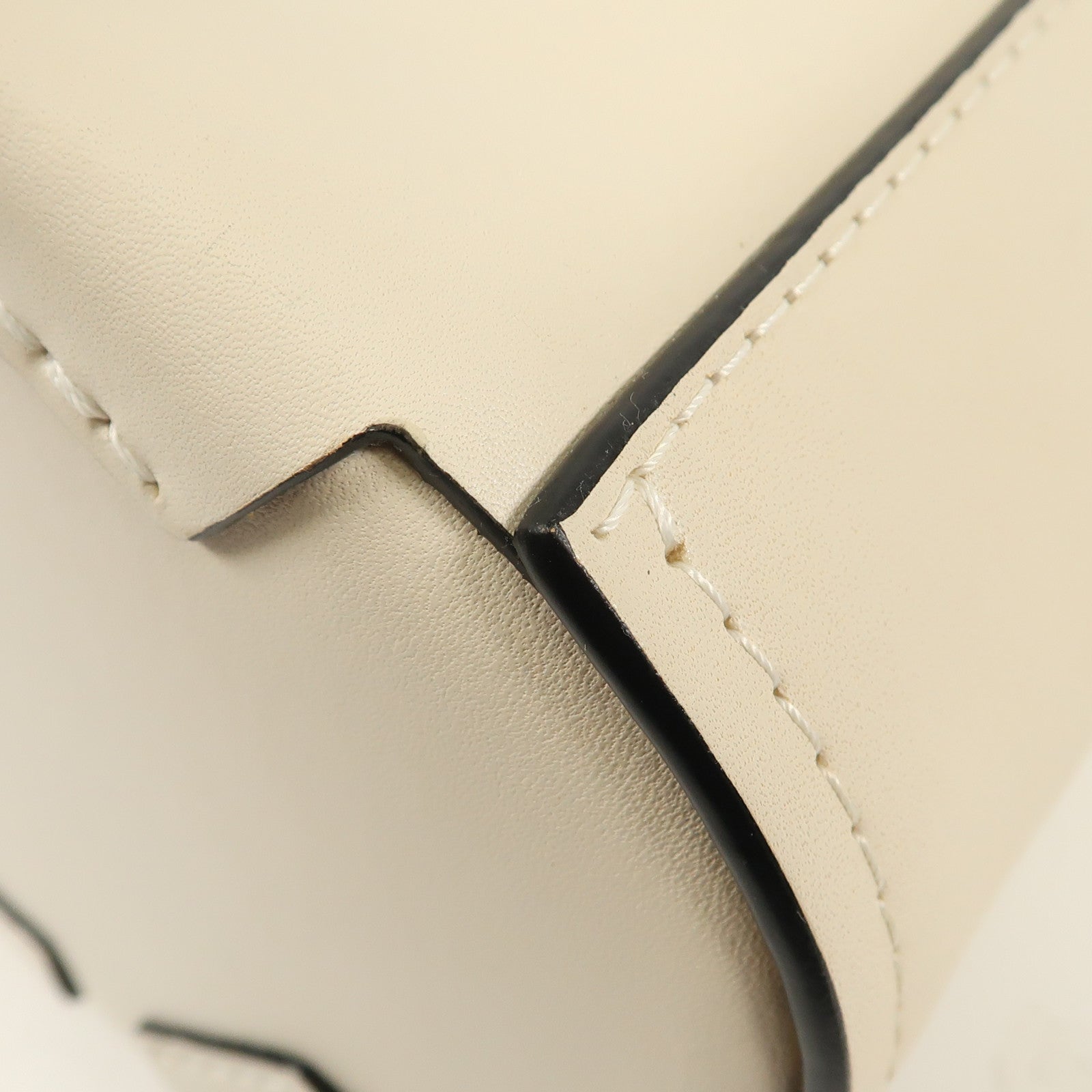 LOEWE 牛皮皮革Bamboo Bucket手挽肩背兩用袋