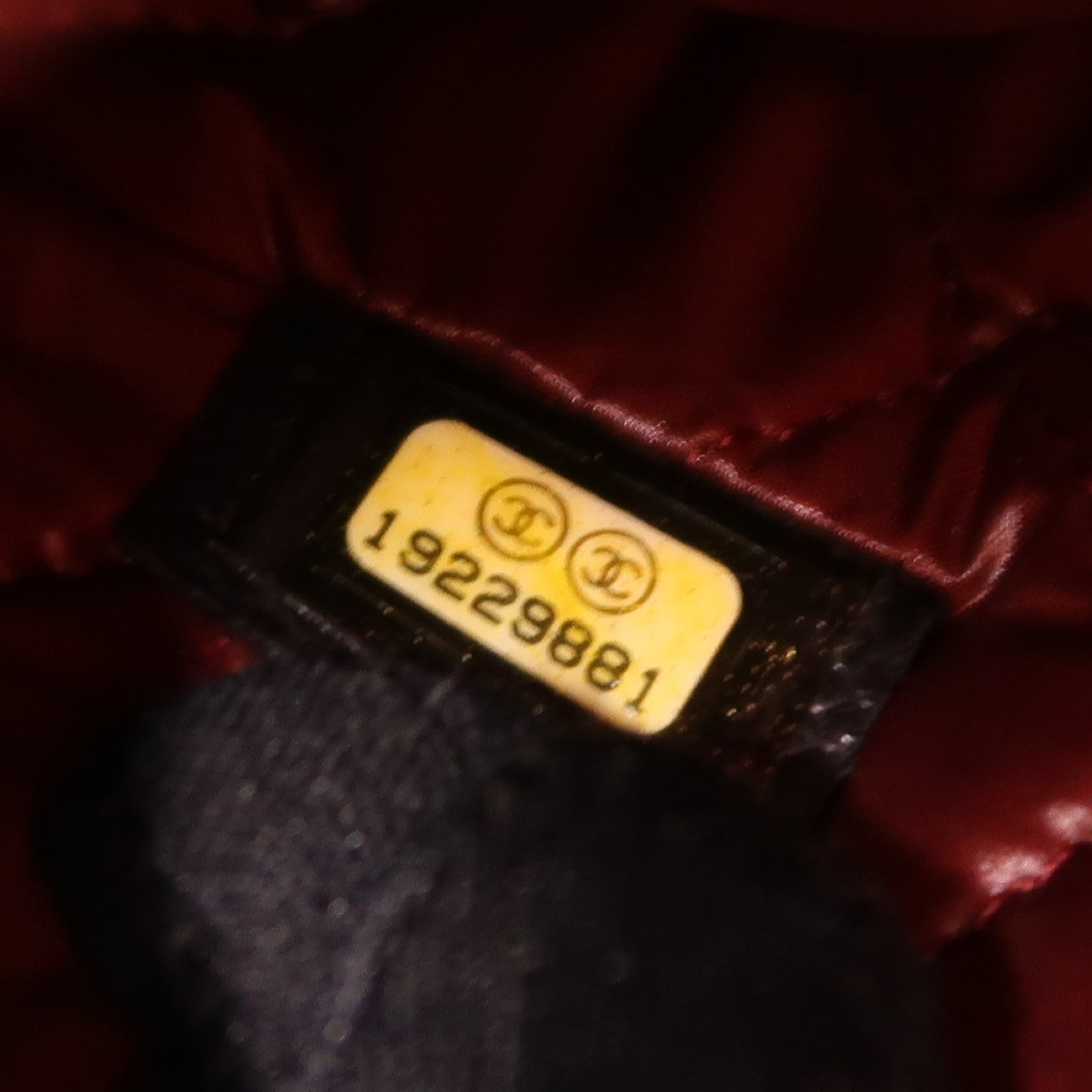 CHANEL 牛皮皮革Pouch銀扣手拿包