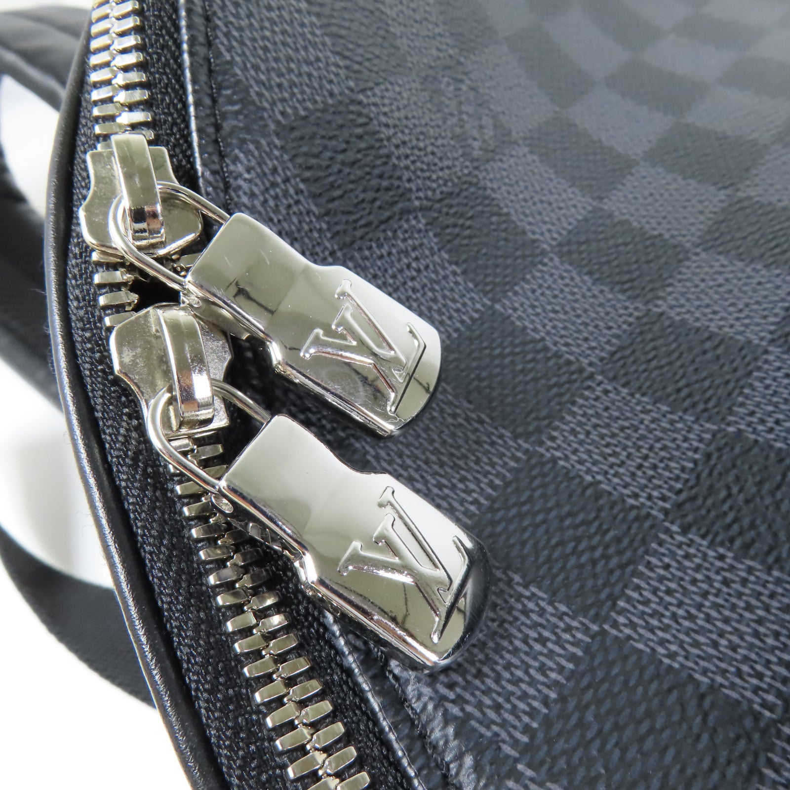 LOUIS VUITTON Damier Graphite Josh Backpack銀扣背包