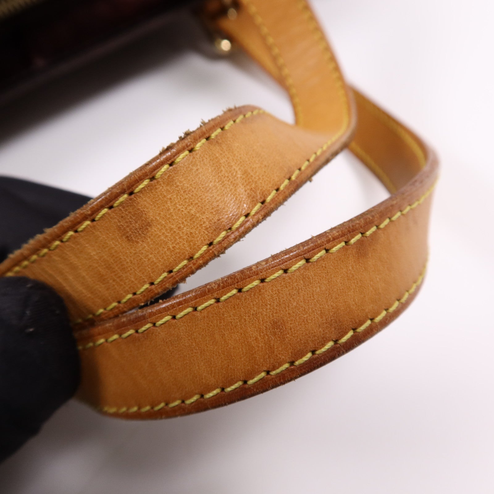 LOUIS VUITTON Vernis Brentwood金扣肩背袋