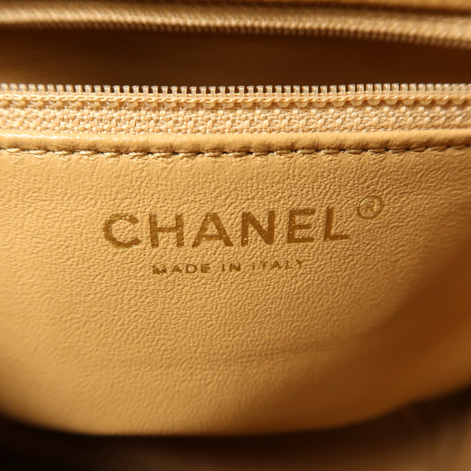 CHANEL 牛皮皮革Filigree Backpack金扣背包