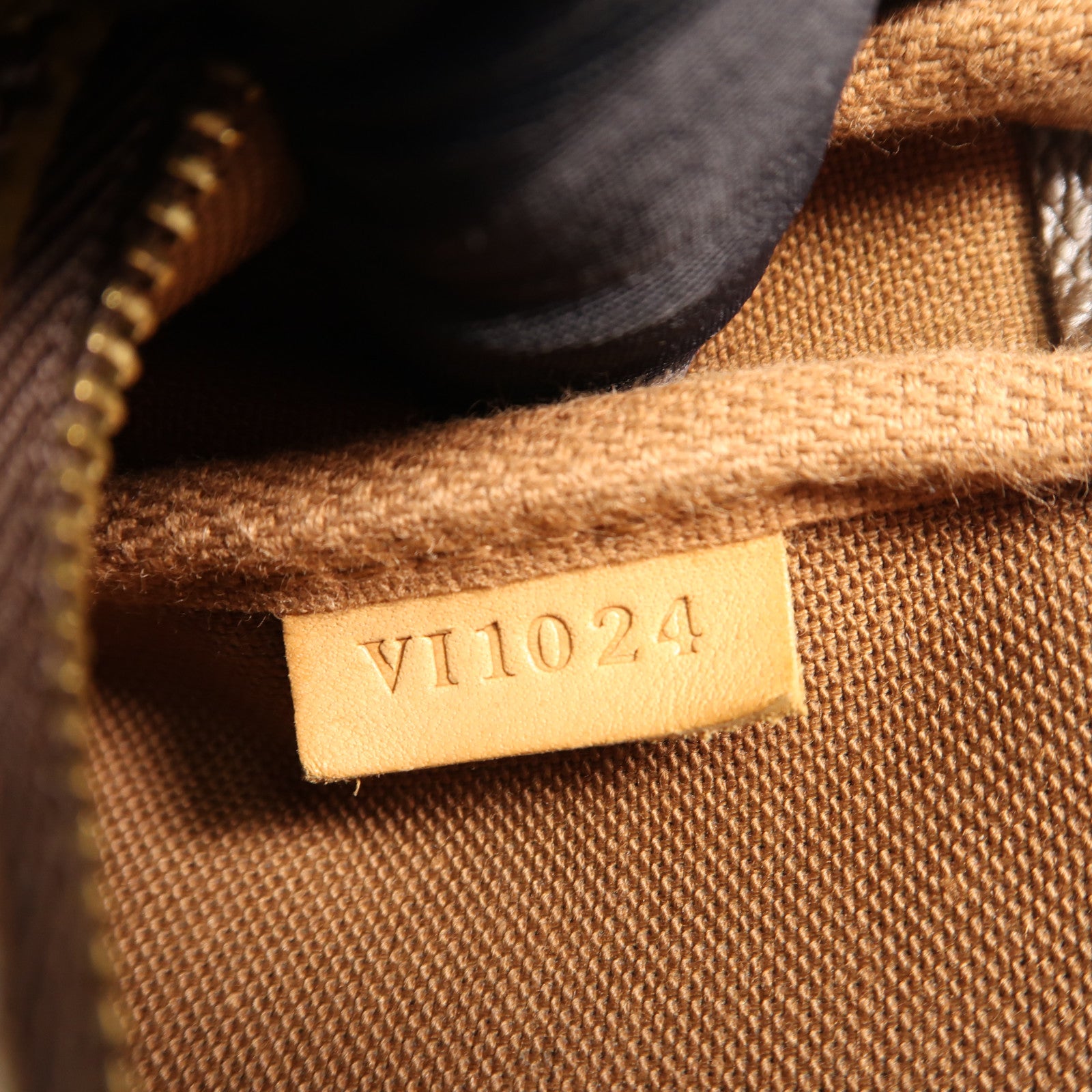 LOUIS VUITTON Monogram Pochette Accessories金扣手挽袋